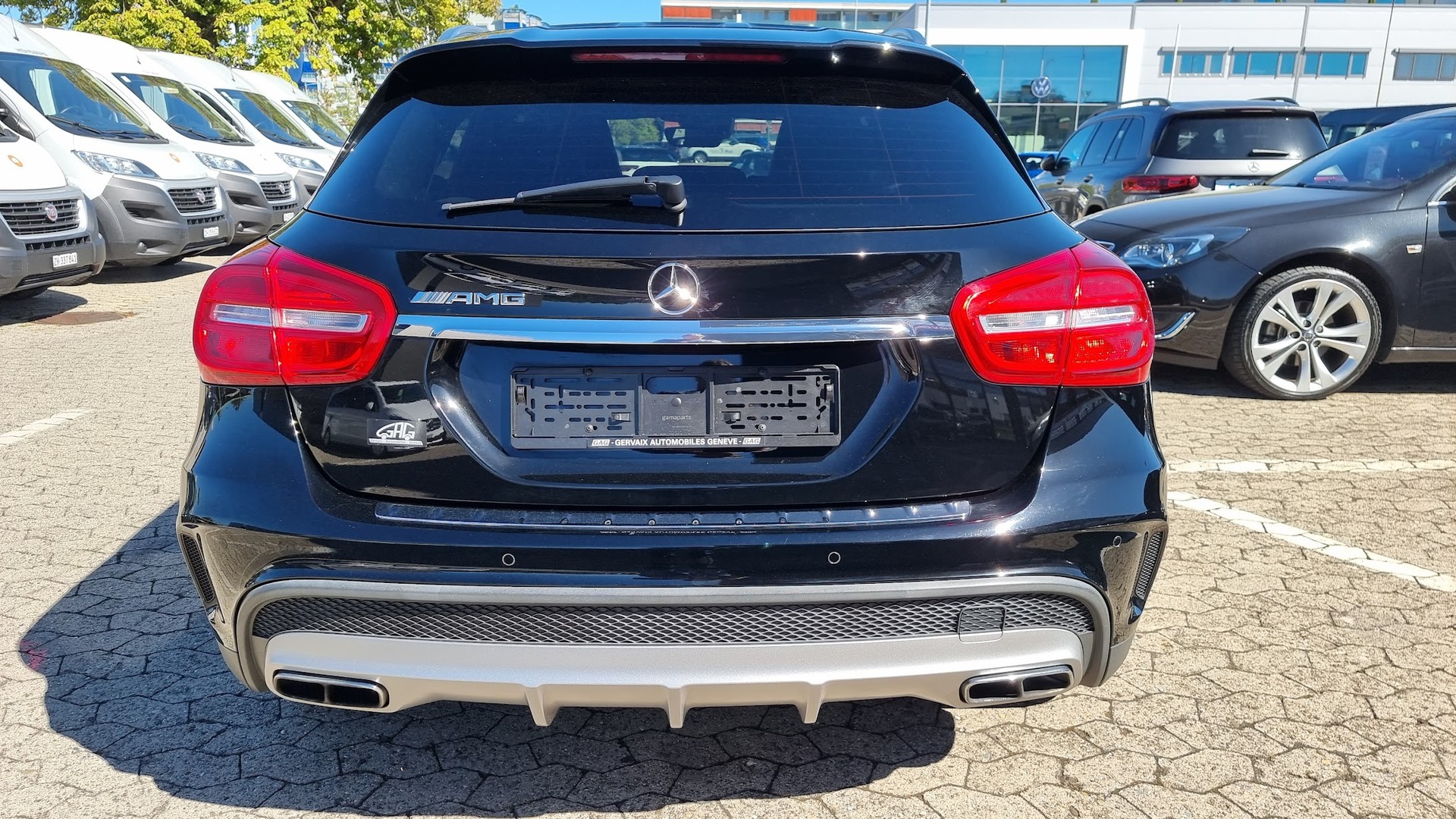 MERCEDES-BENZ GLA 45 AMG 4Matic 7G-DCT-image-4
