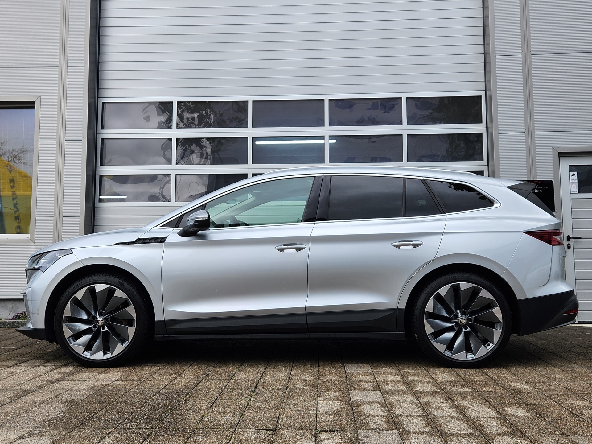 SKODA Enyaq iV 80 ** BATTERIEZERTIFIKAT - ASSISTENZ PAKET - FAMILY PAKET - MATRIX LED - 21 ZOLL -GARANTIE BIS 06.2029 **-showroom-element-1