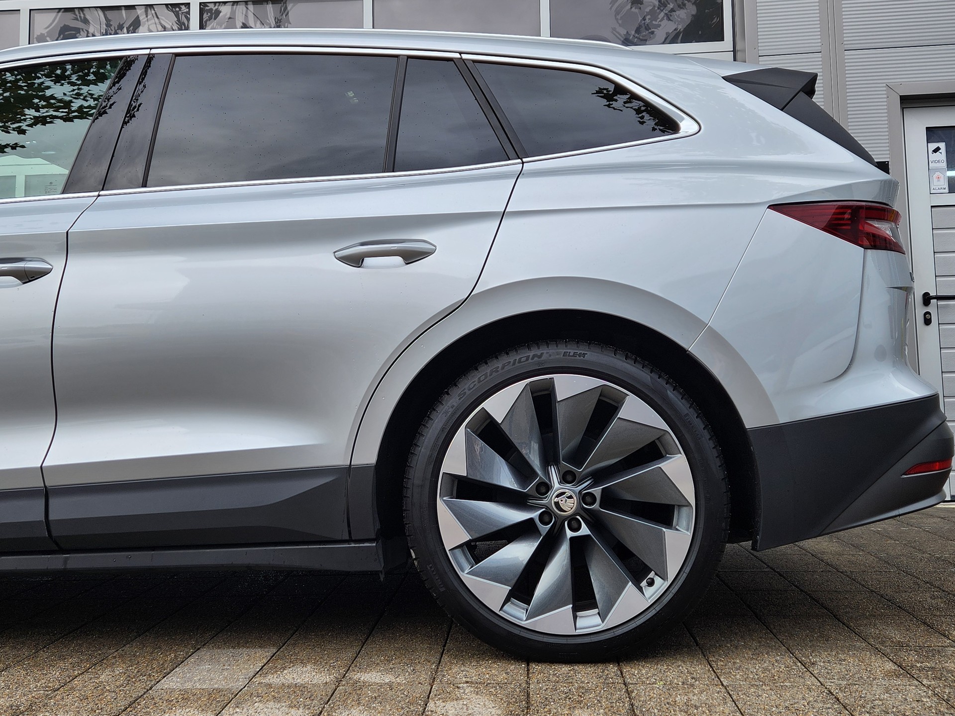 SKODA Enyaq iV 80 ** BATTERIEZERTIFIKAT - ASSISTENZ PAKET - FAMILY PAKET - MATRIX LED - 21 ZOLL -GARANTIE BIS 06.2029 **-showroom-element-3