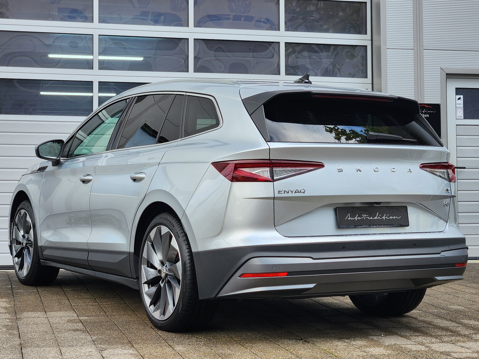 SKODA Enyaq iV 80 ** BATTERIEZERTIFIKAT - ASSISTENZ PAKET - FAMILY PAKET - MATRIX LED - 21 ZOLL -GARANTIE BIS 06.2029 **-showroom-element-2