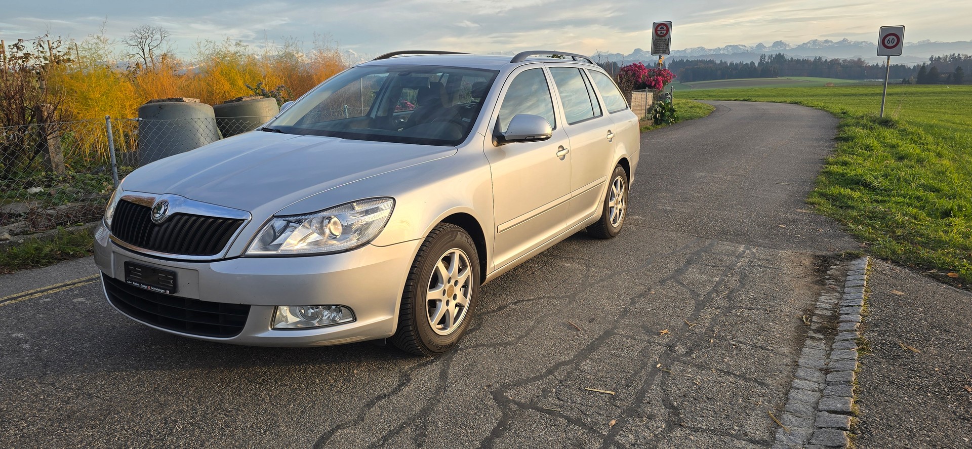 SKODA Octavia Combi 1.4 TSI Ambiente DSG-image-2