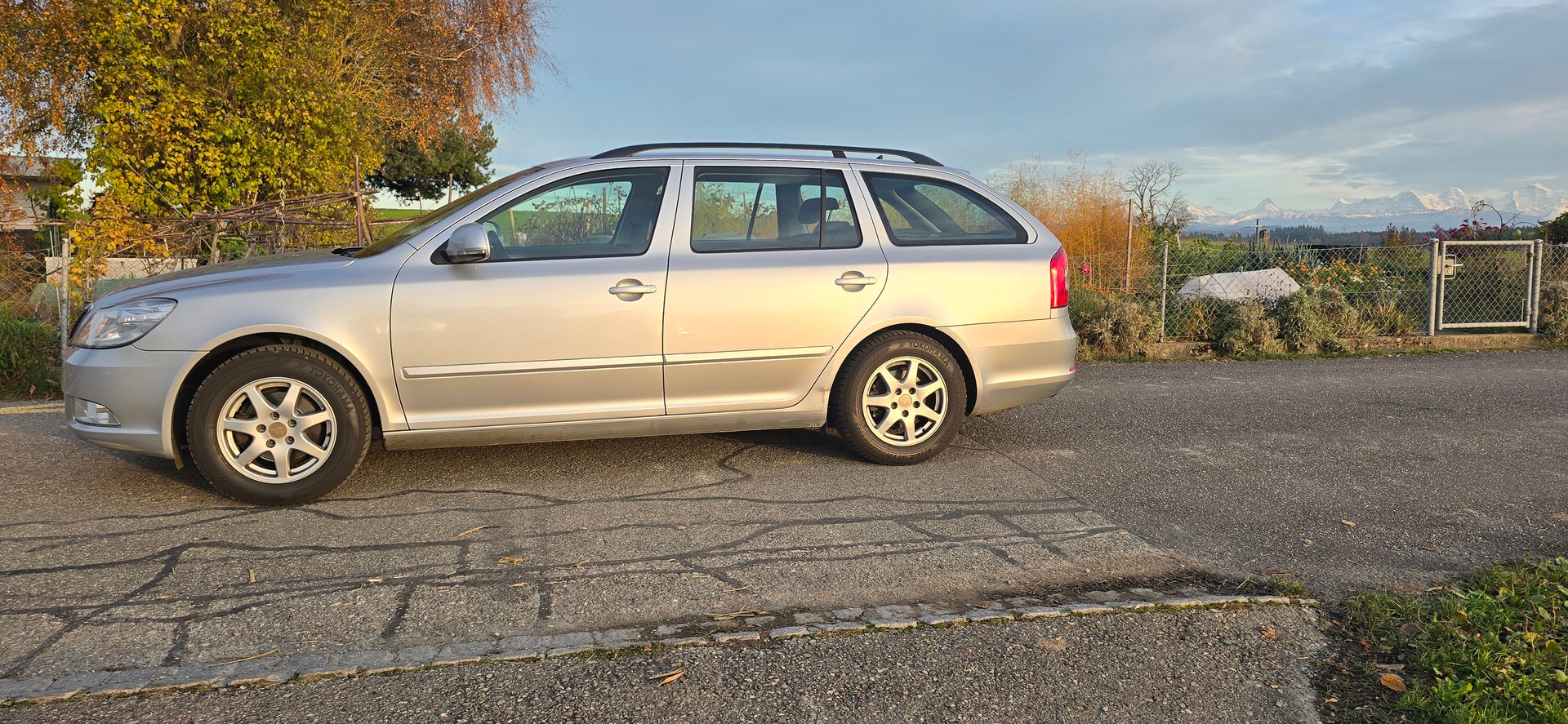 SKODA Octavia Combi 1.4 TSI Ambiente DSG-image-3