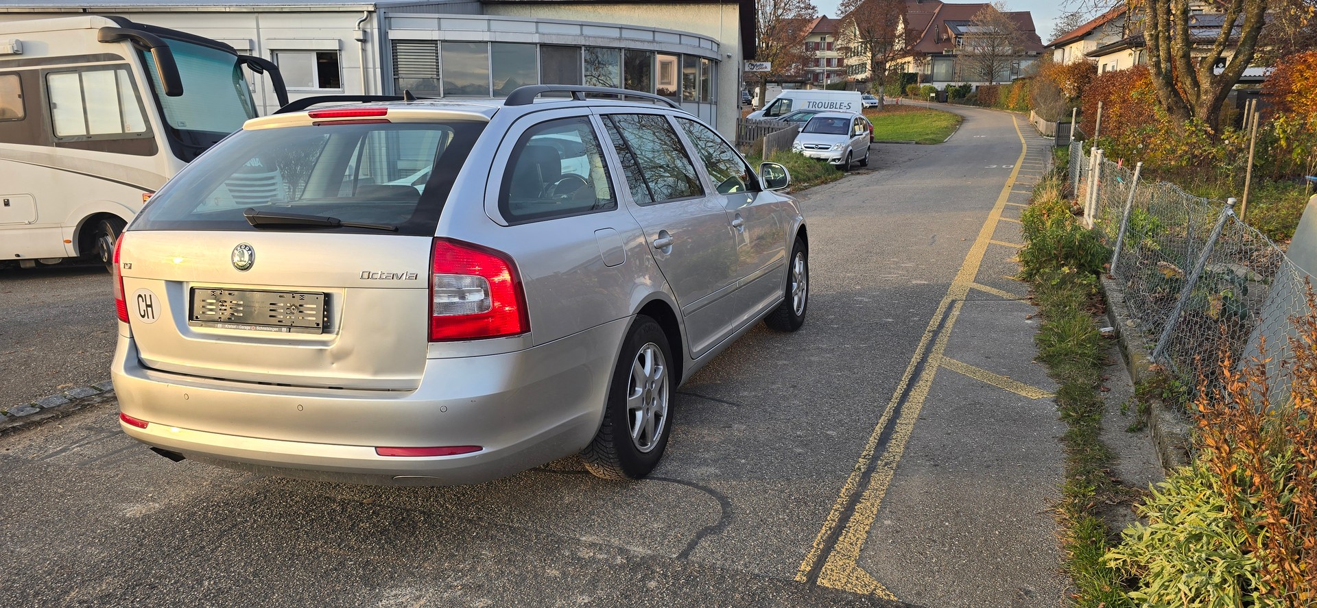 SKODA Octavia Combi 1.4 TSI Ambiente DSG-image-5