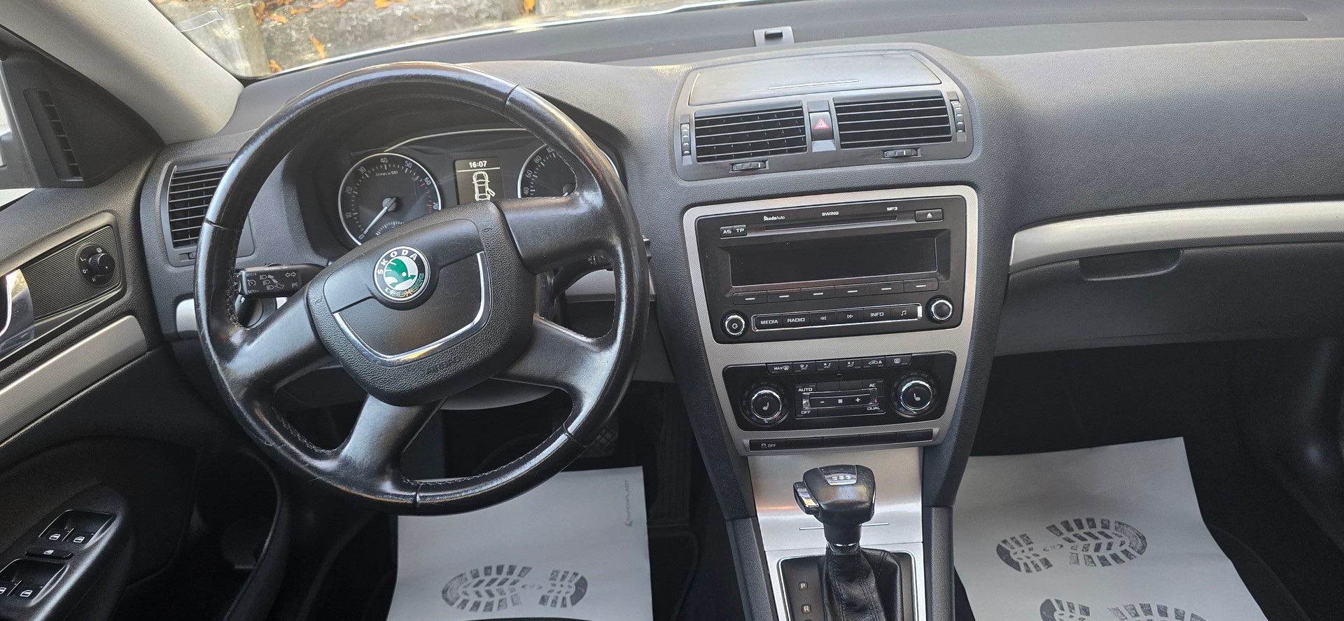 SKODA Octavia Combi 1.4 TSI Ambiente DSG-image-7