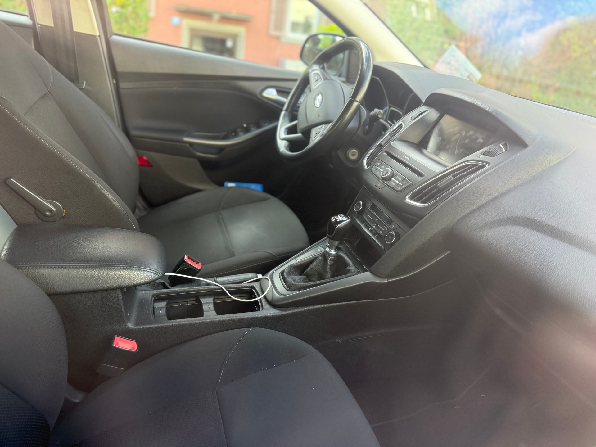 FORD Focus 1.0 SCTi Titanium-image-2