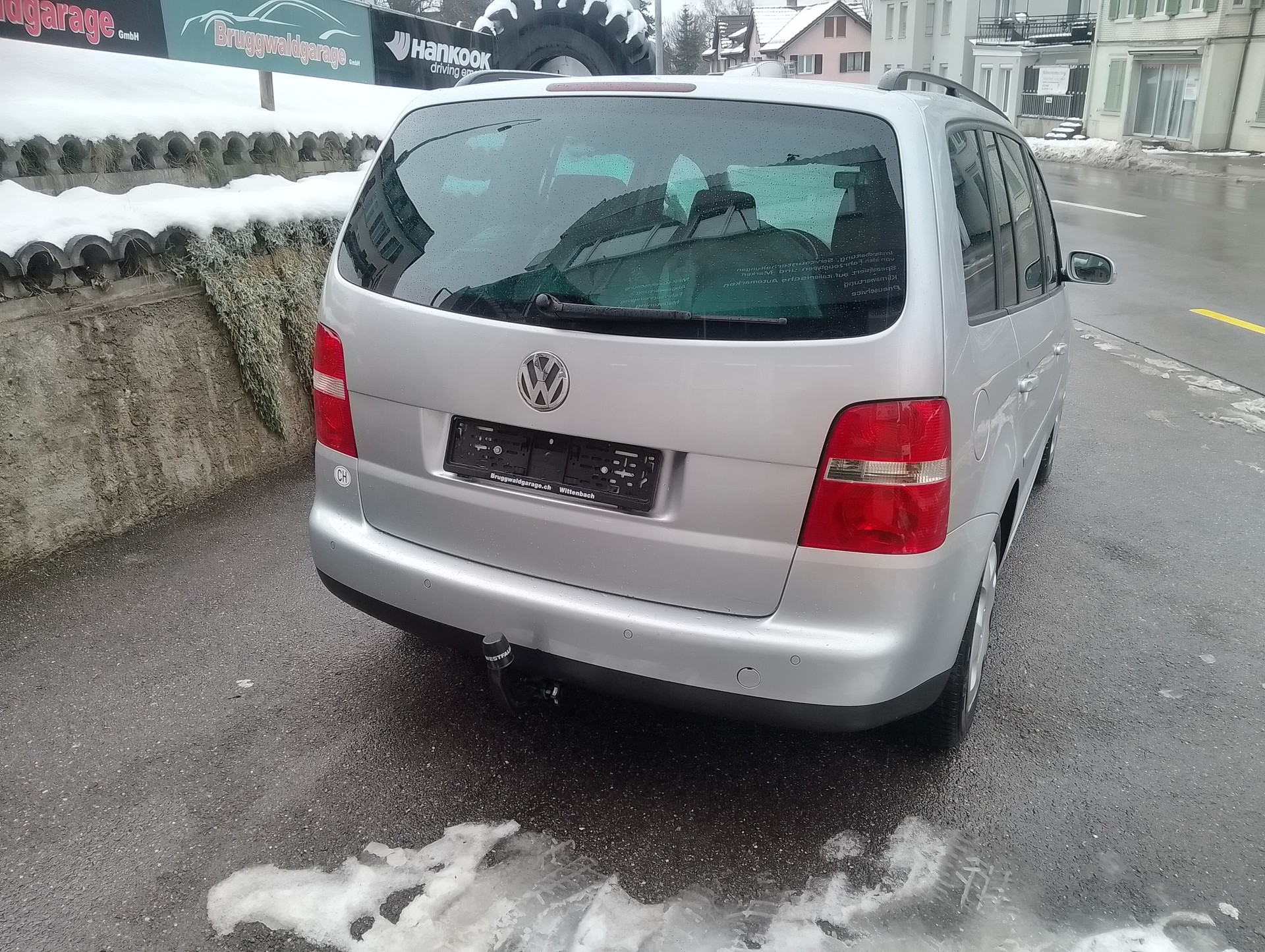 VW Touran 2.0 FSI Trendline-image-8