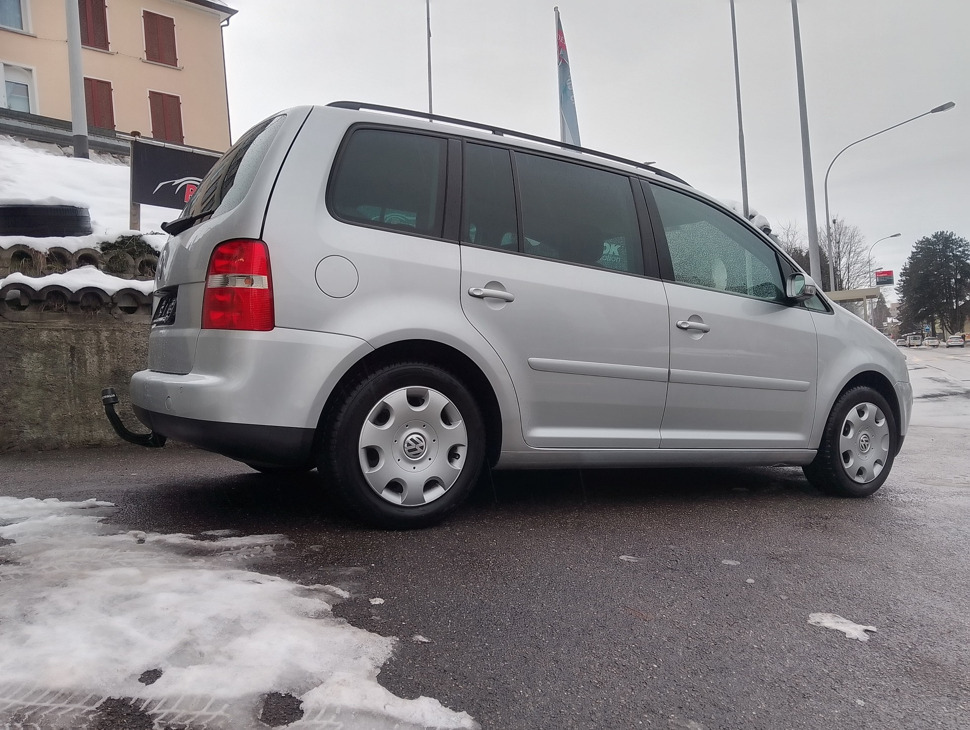 VW Touran 2.0 FSI Trendline-image-7
