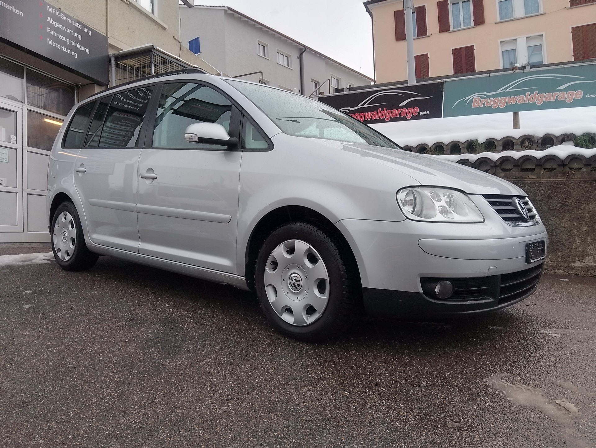 VW Touran 2.0 FSI Trendline-image-5
