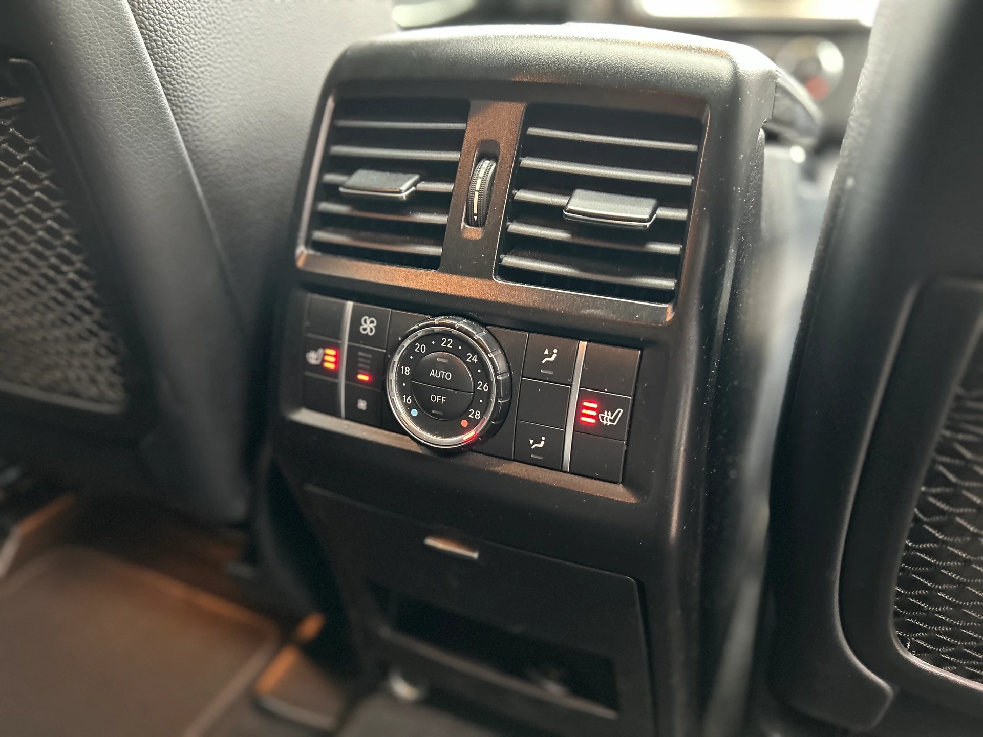 MERCEDES-BENZ ML 350 CDI BlueTec-image-25