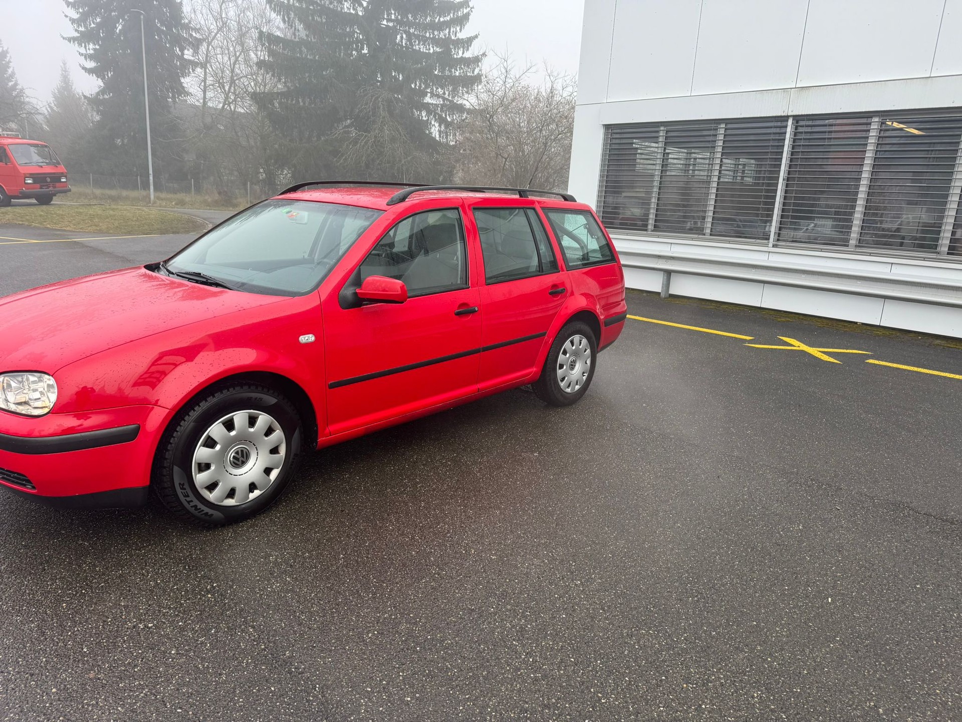 VW Golf Variant 1.6 Comfortline Automatic-image-1