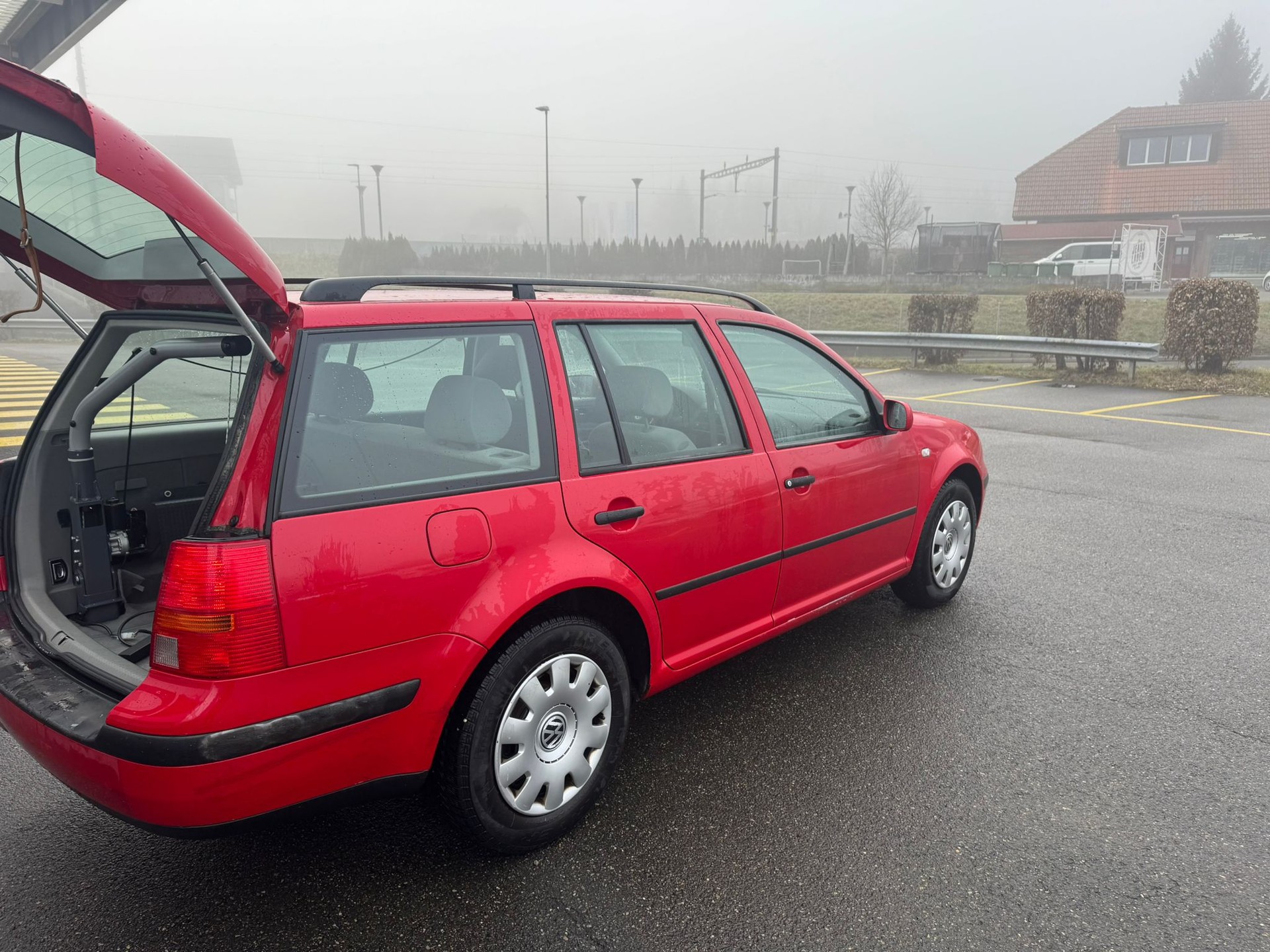 VW Golf Variant 1.6 Comfortline Automatic-image-3