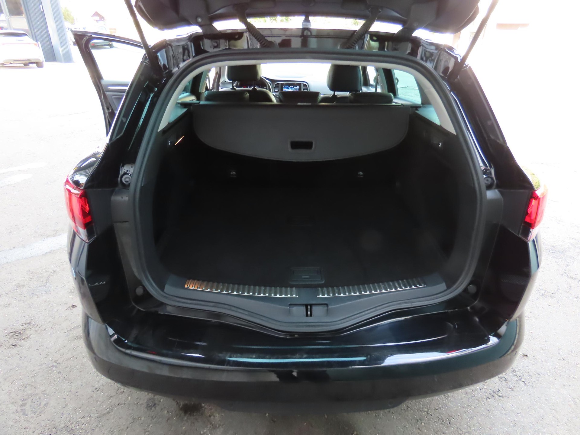 RENAULT Mégane Grandtour 1.3 TCe 160 Intens EDC-image-8