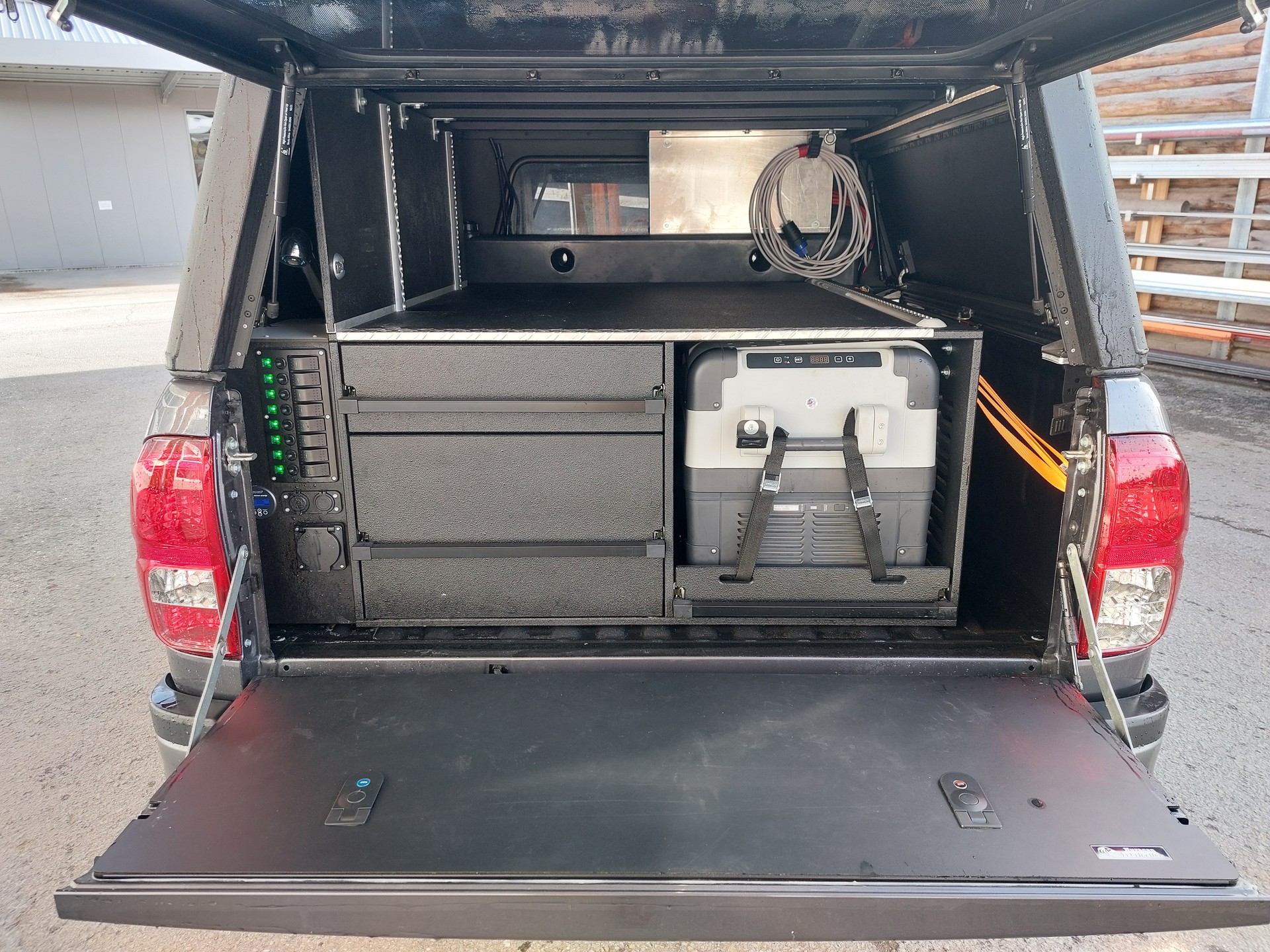 TOYOTA Hilux 2.4D-4D Comfort Double Cab 4x4-image-14