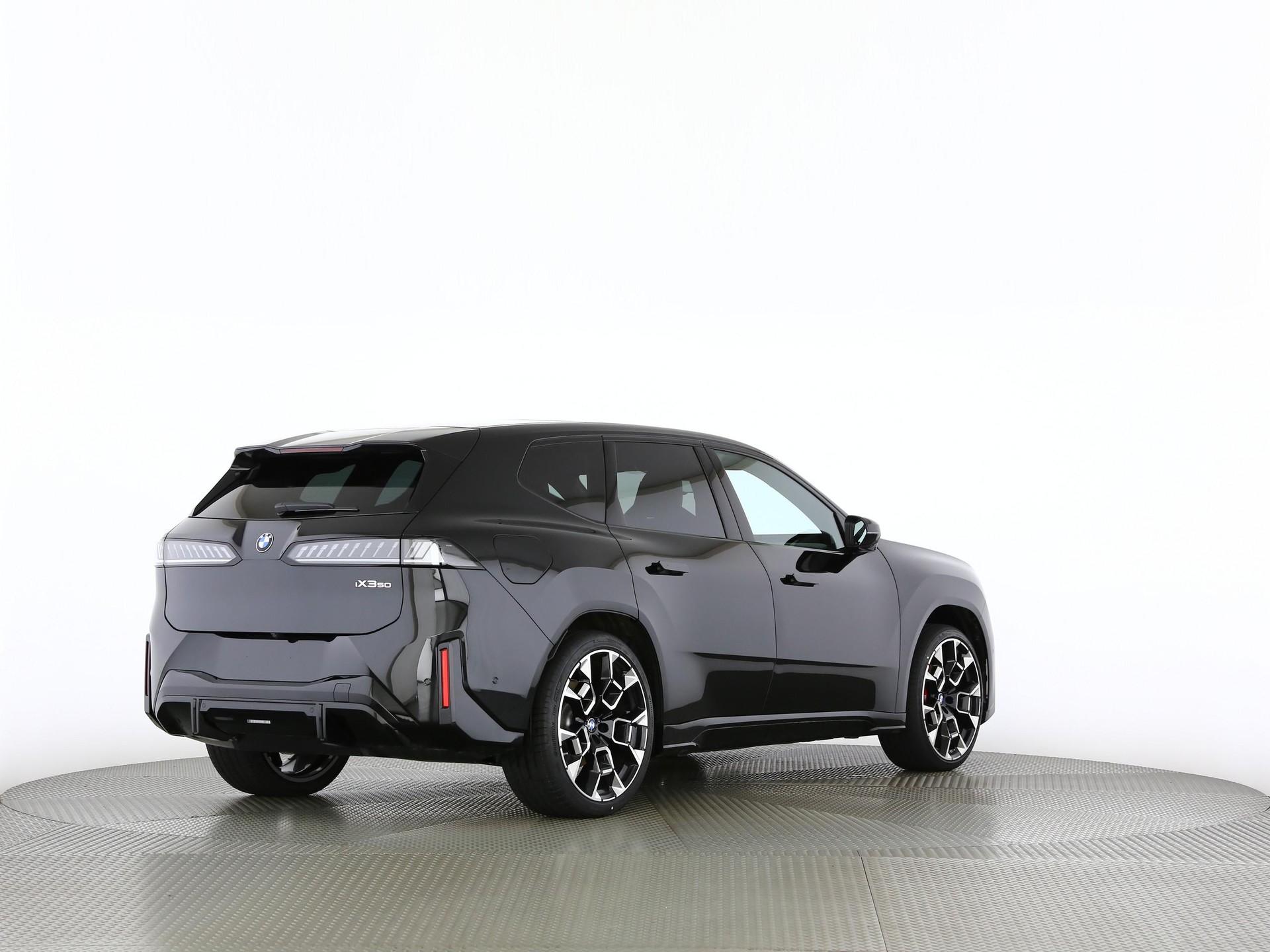 BMW iX3 50 xDrive-image-19