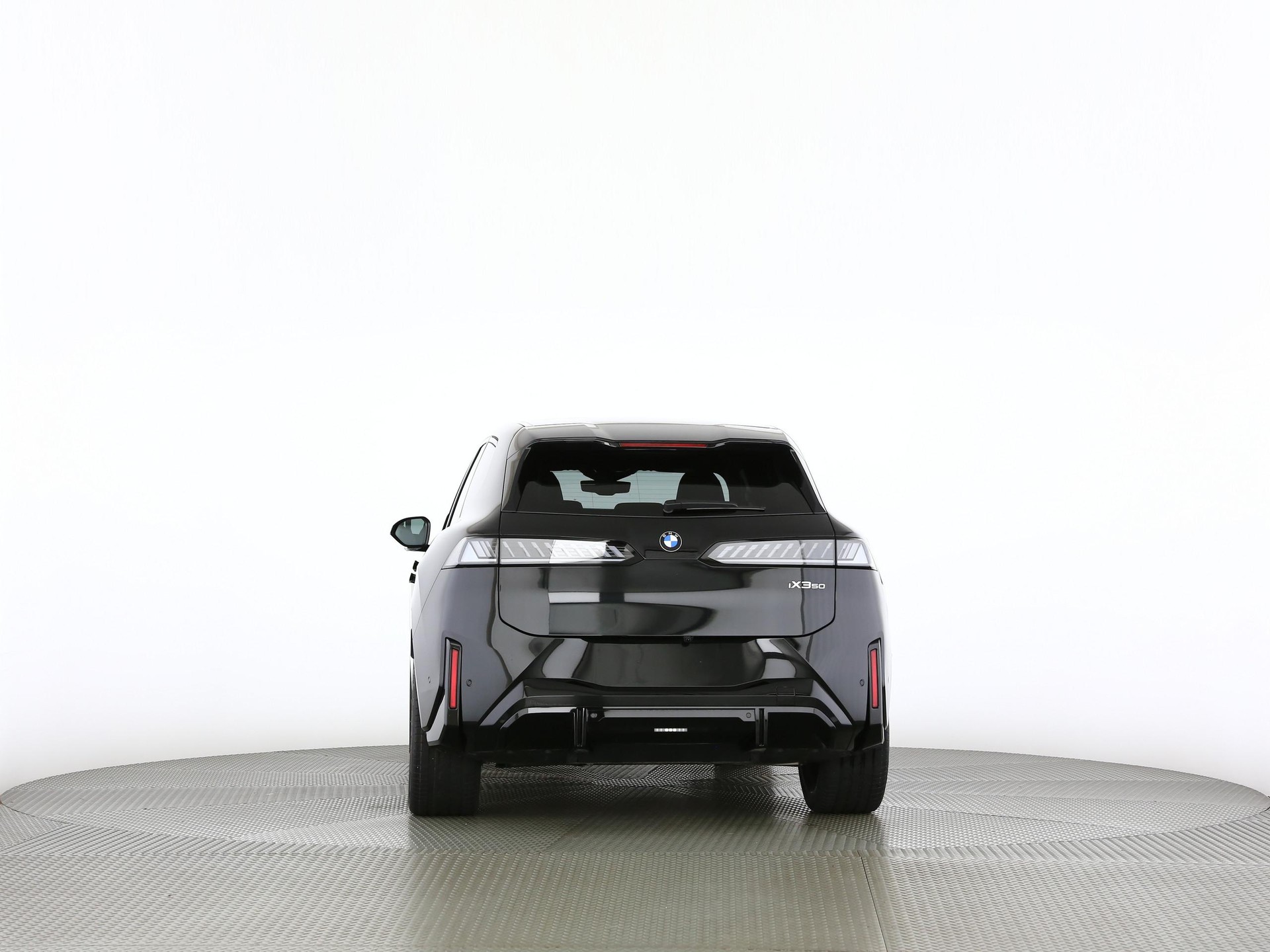 BMW iX3 50 xDrive-image-16