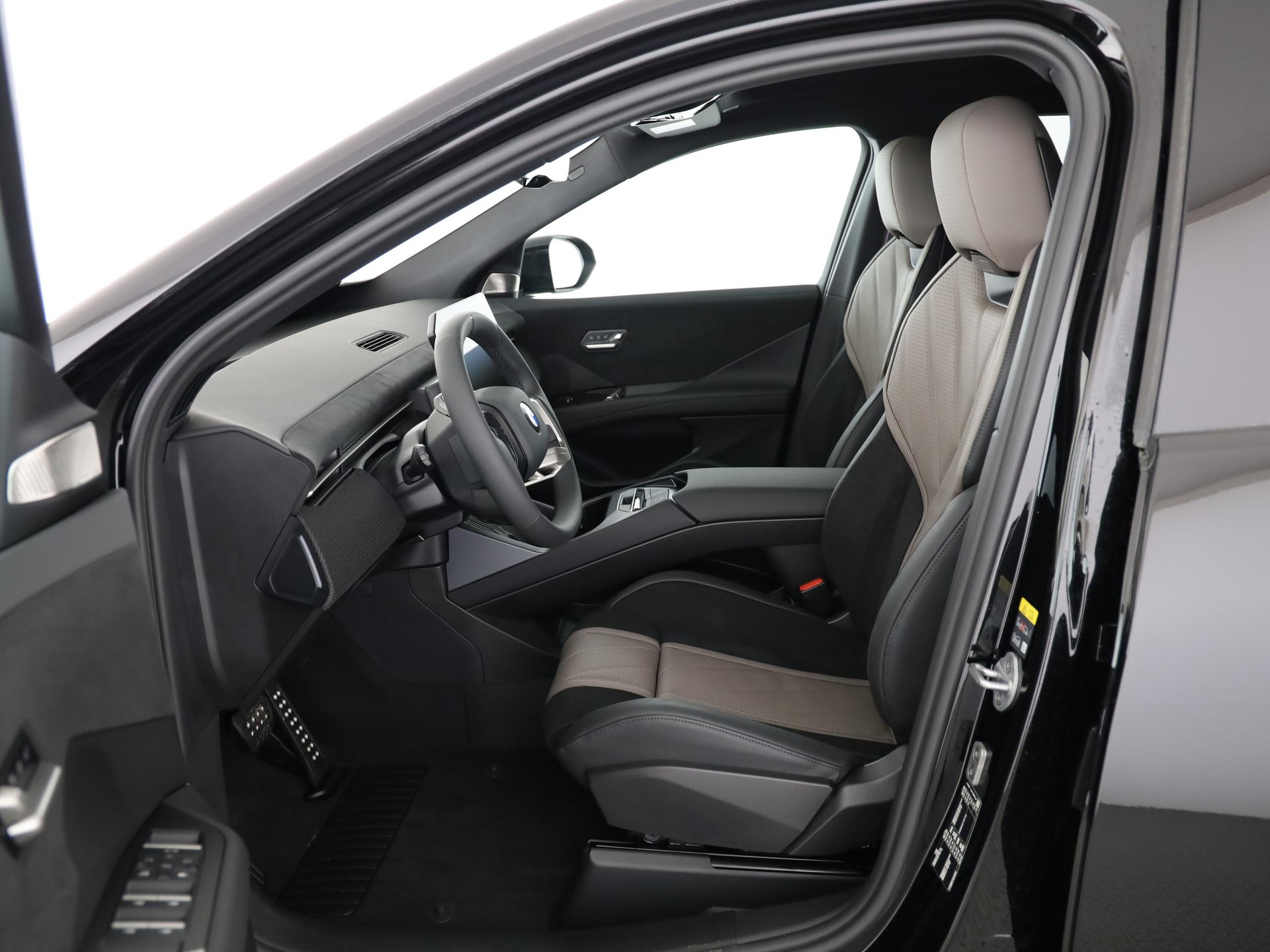 BMW iX3 50 xDrive-image-4