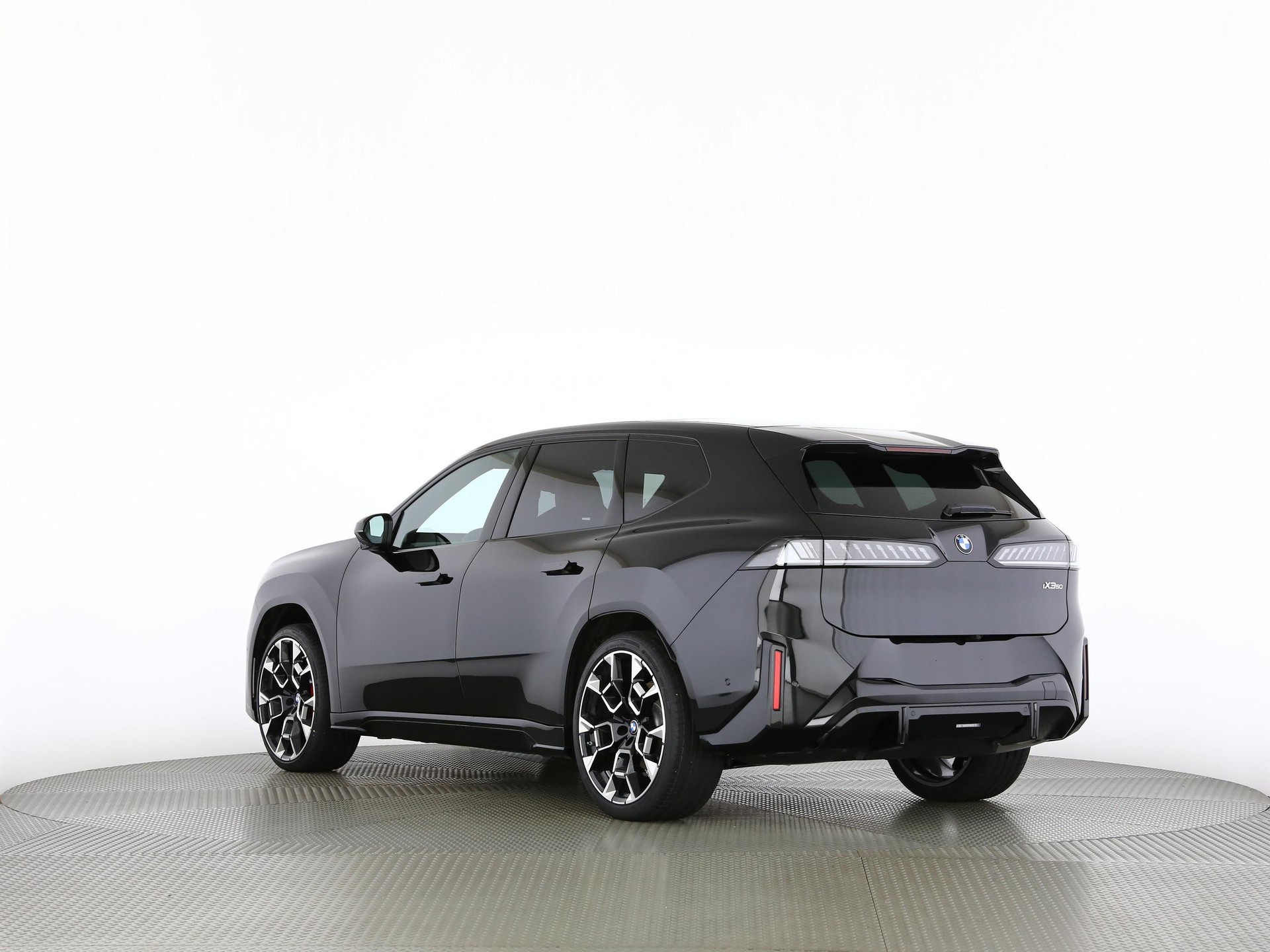 BMW iX3 50 xDrive-image-15