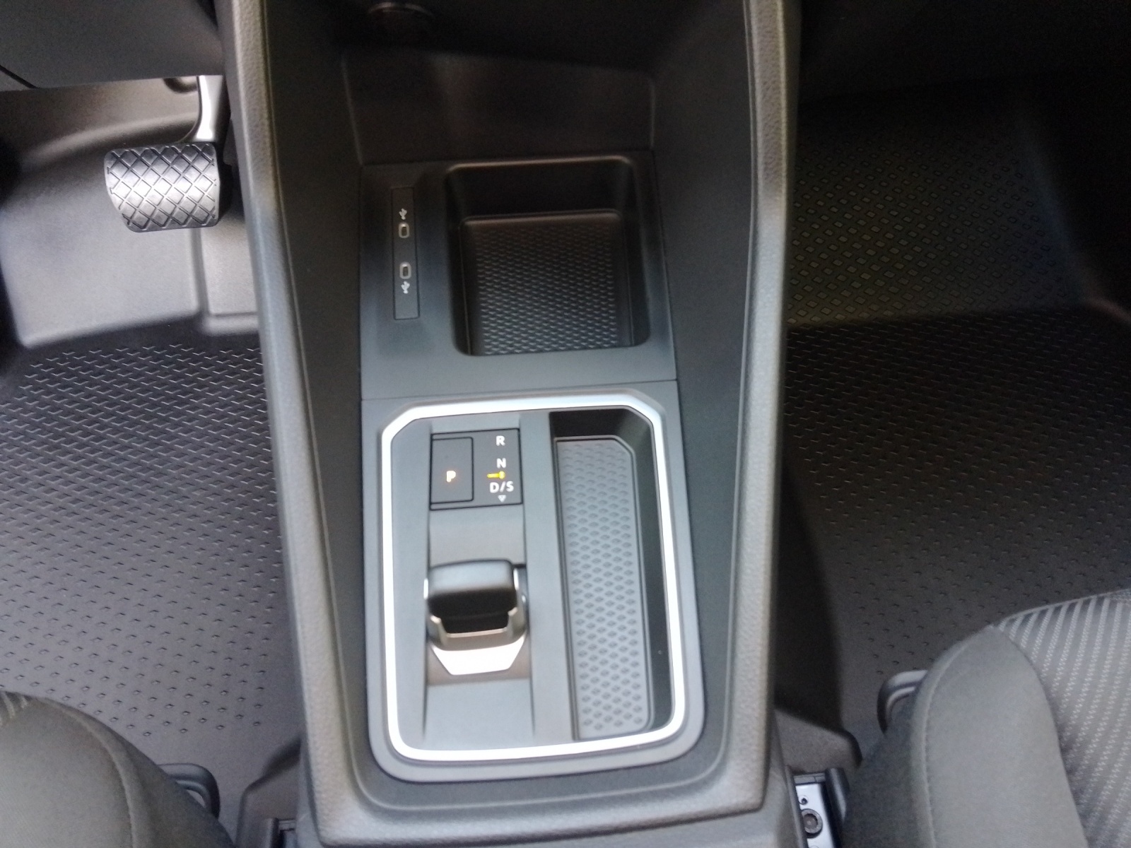 FORD Grand Transit Connect Kastenwagen 2.0 EcoBlue 122 Trend Automat-image-11
