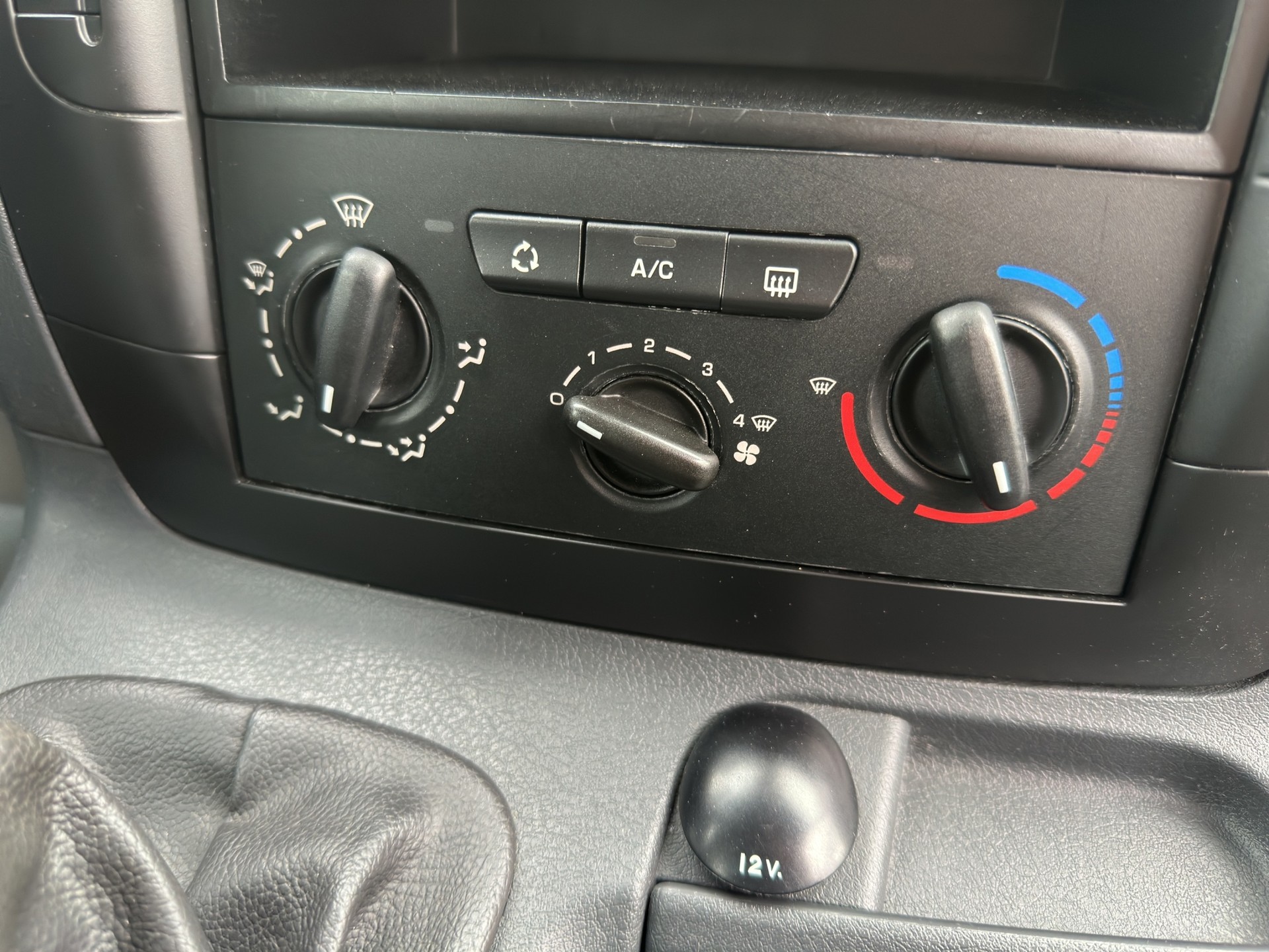 CITROEN Jumpy 2.0 HDi L2H1 Attraction-image-13