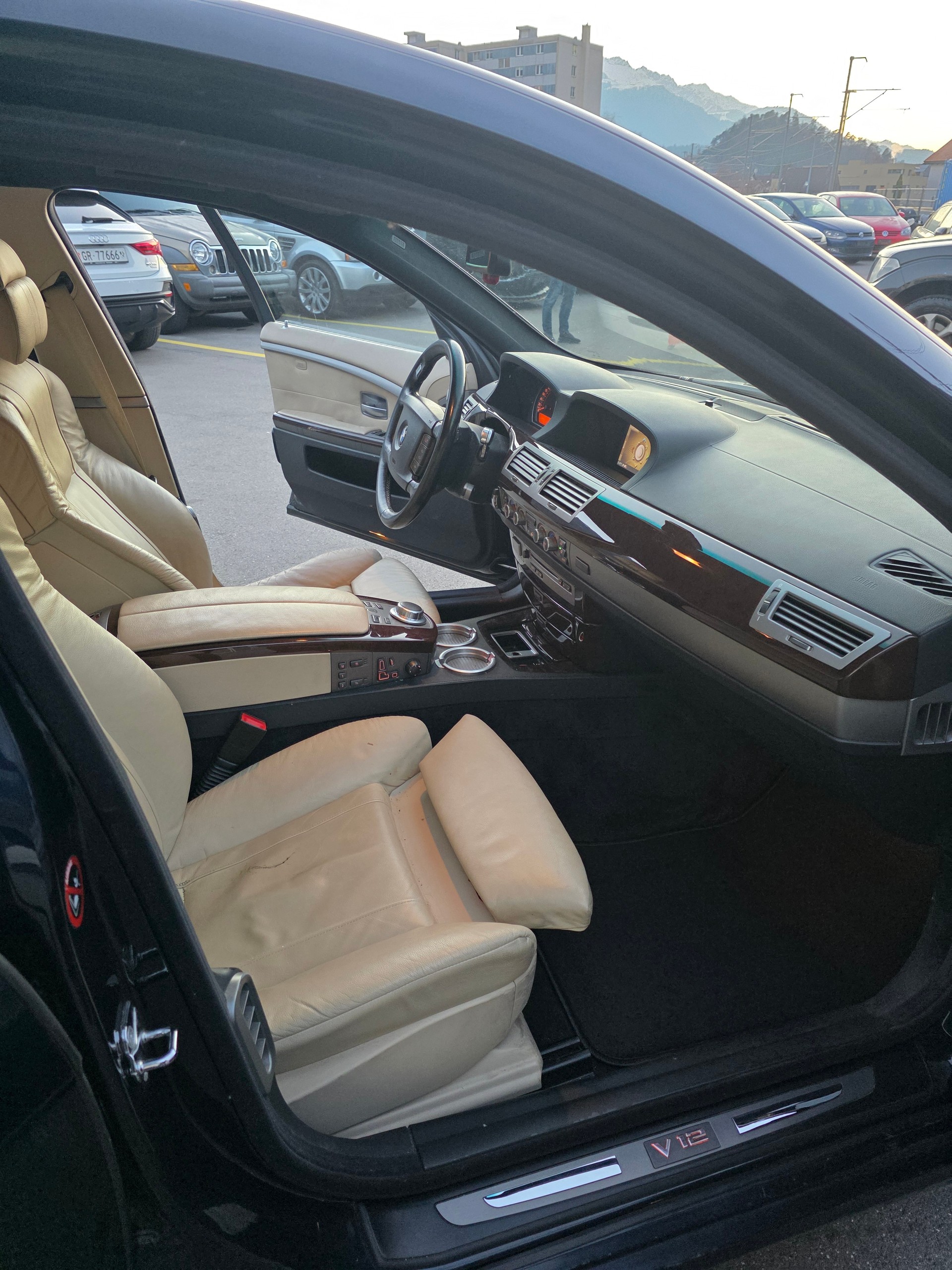 BMW 760i-image-11