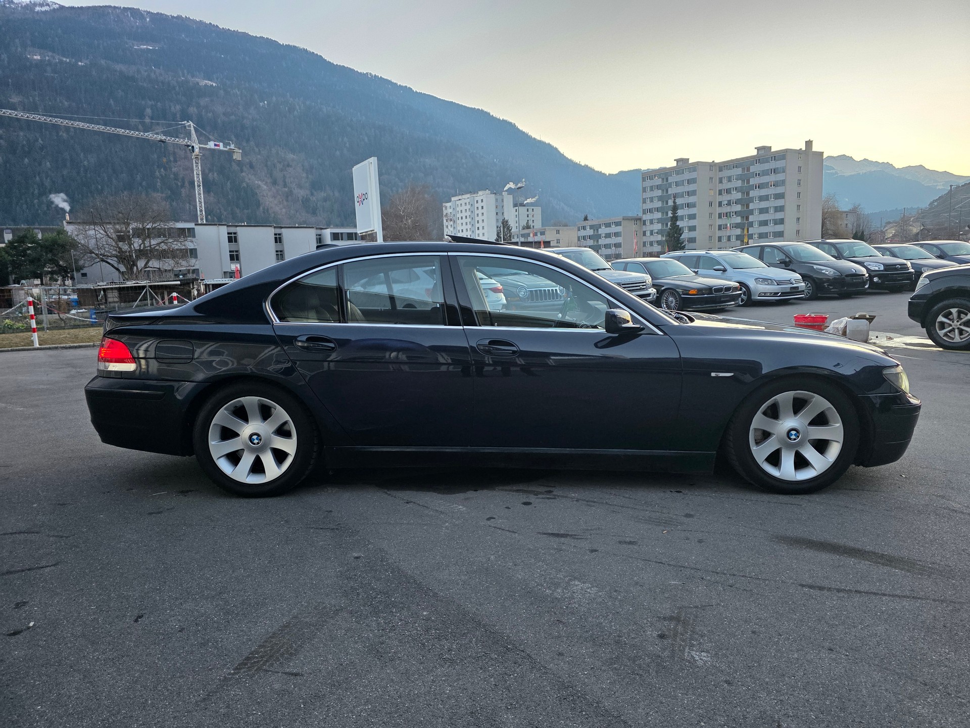 BMW 760i-image-5