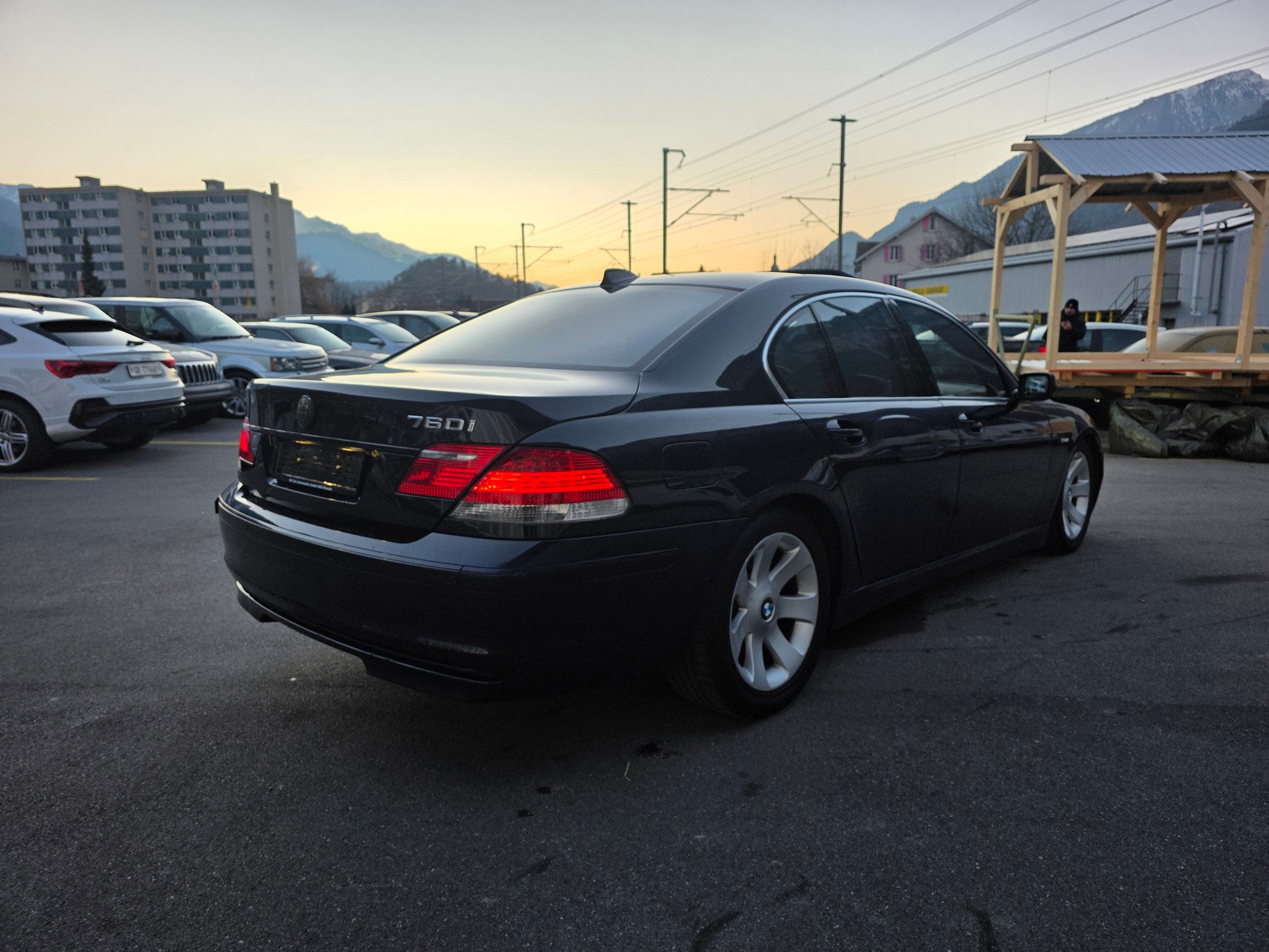 BMW 760i-image-4