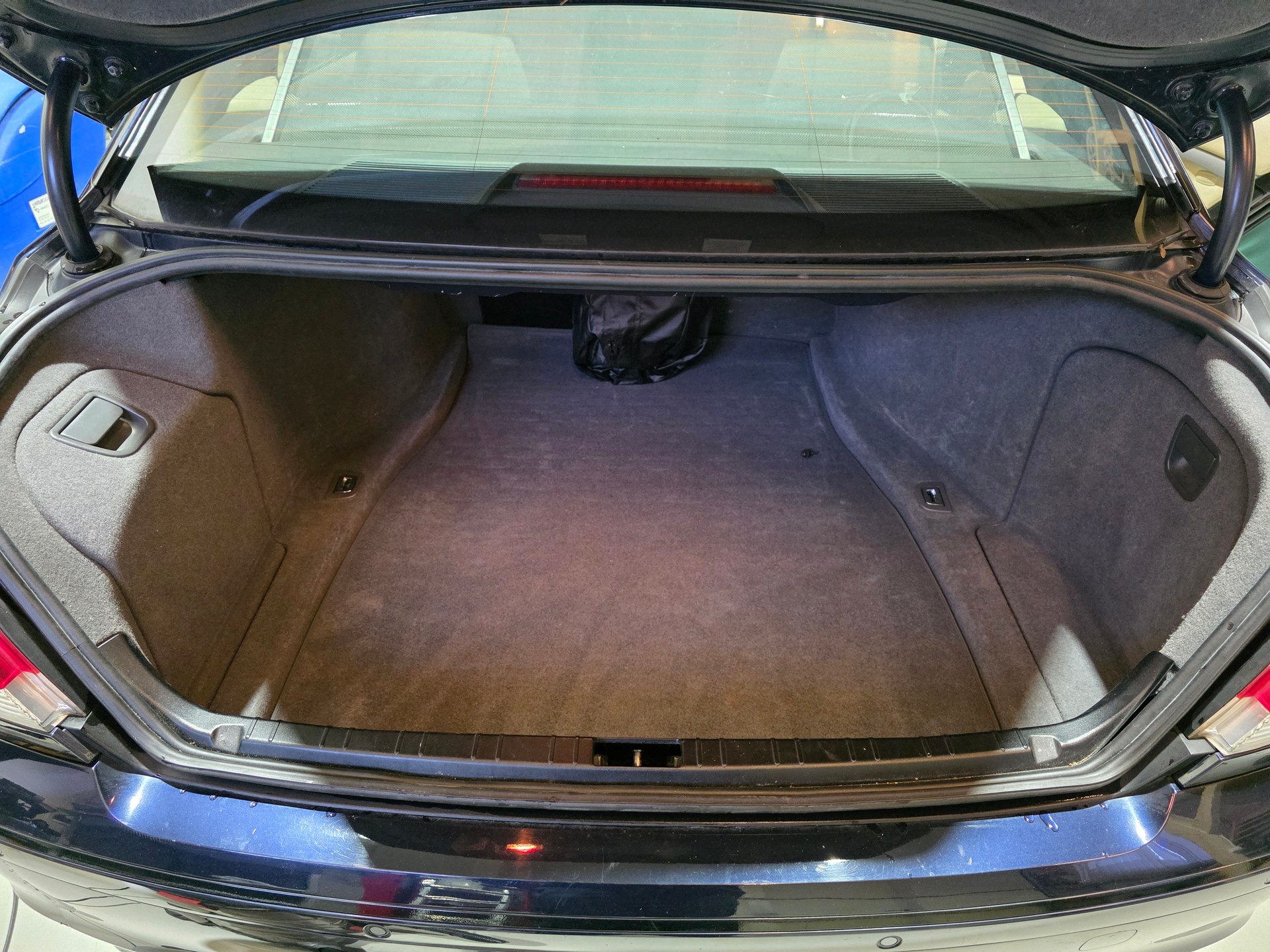 BMW 760i-image-13