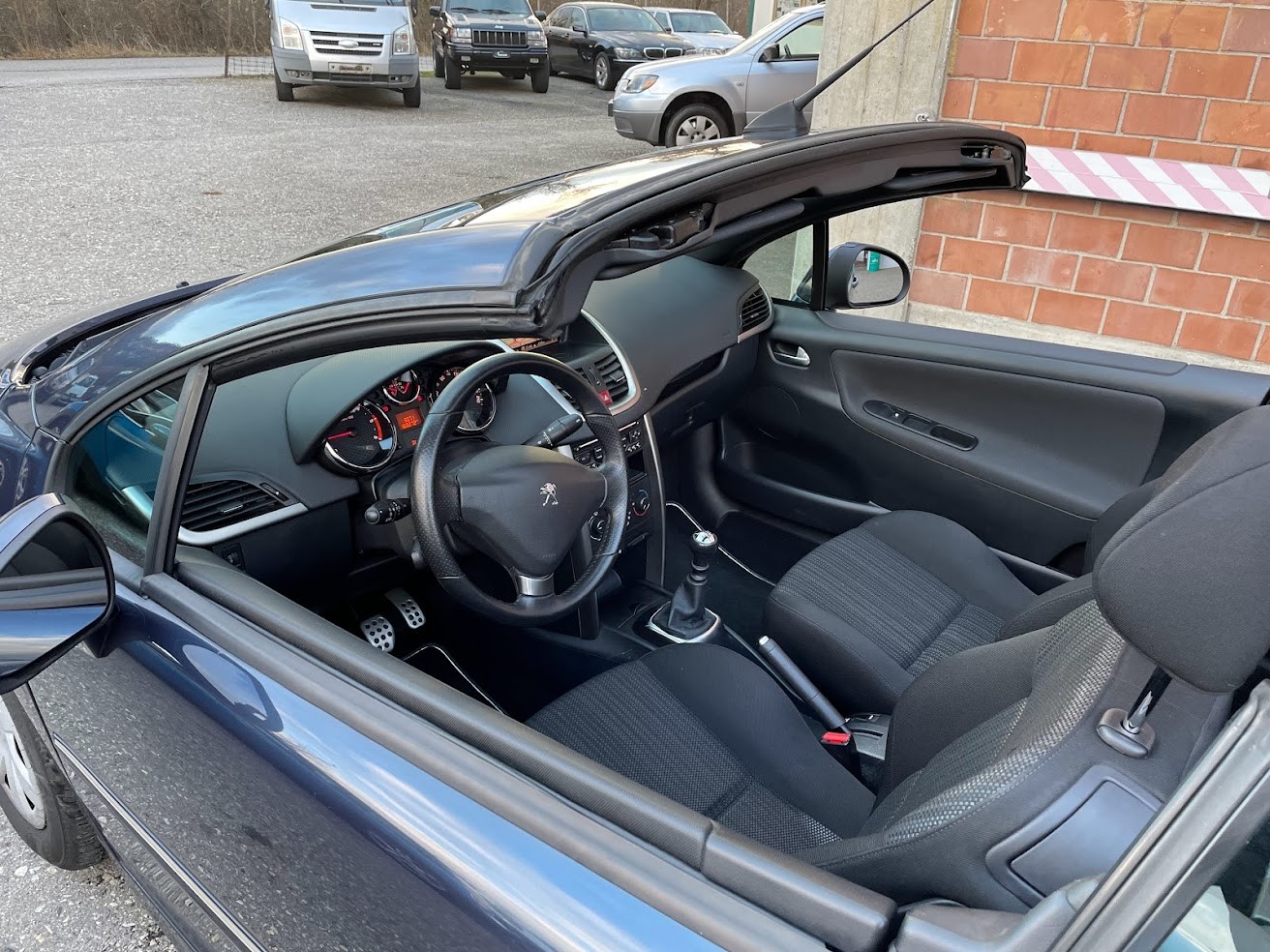 PEUGEOT 207 CC 1.6 HDI Sport-image-15