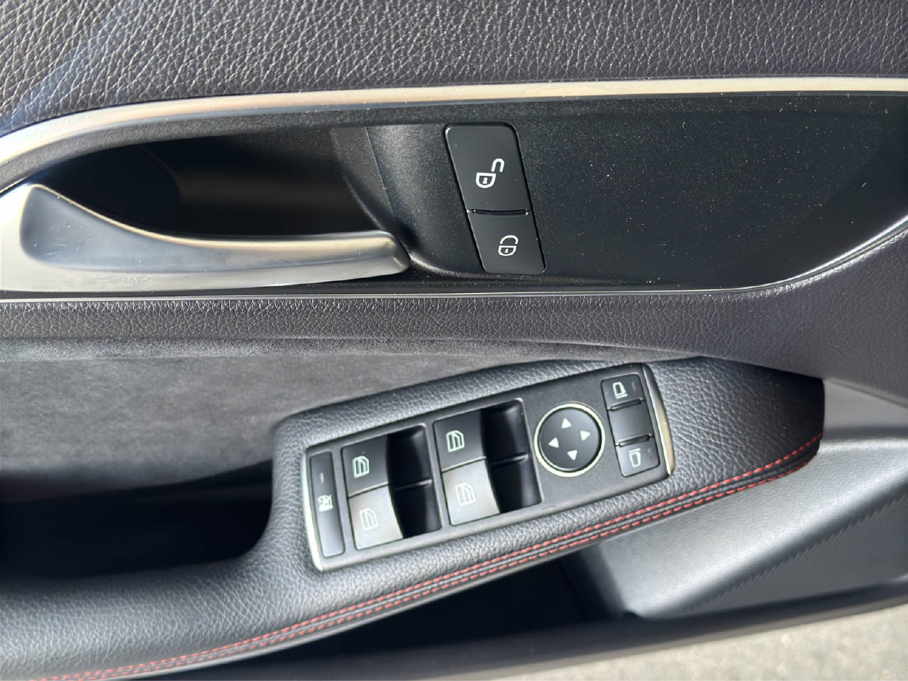 MERCEDES-BENZ A 180 AMG Line-image-12