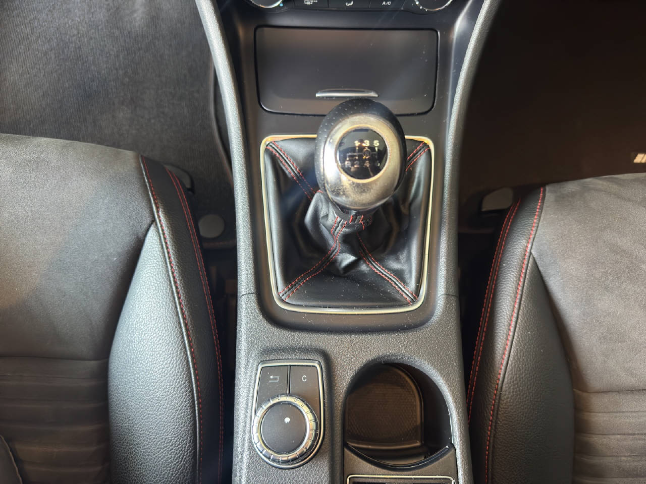 MERCEDES-BENZ A 180 AMG Line-image-11