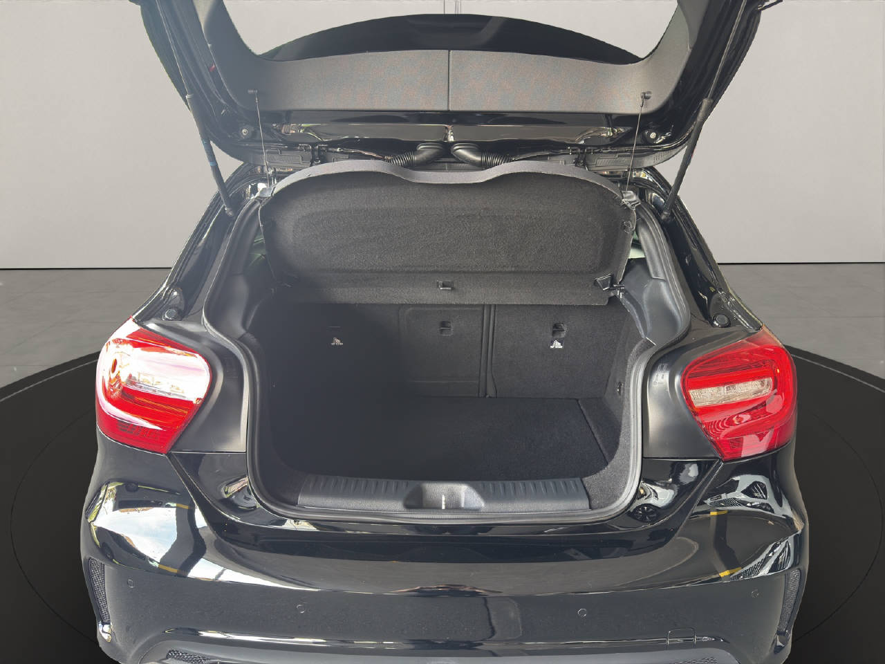 MERCEDES-BENZ A 180 AMG Line-image-14