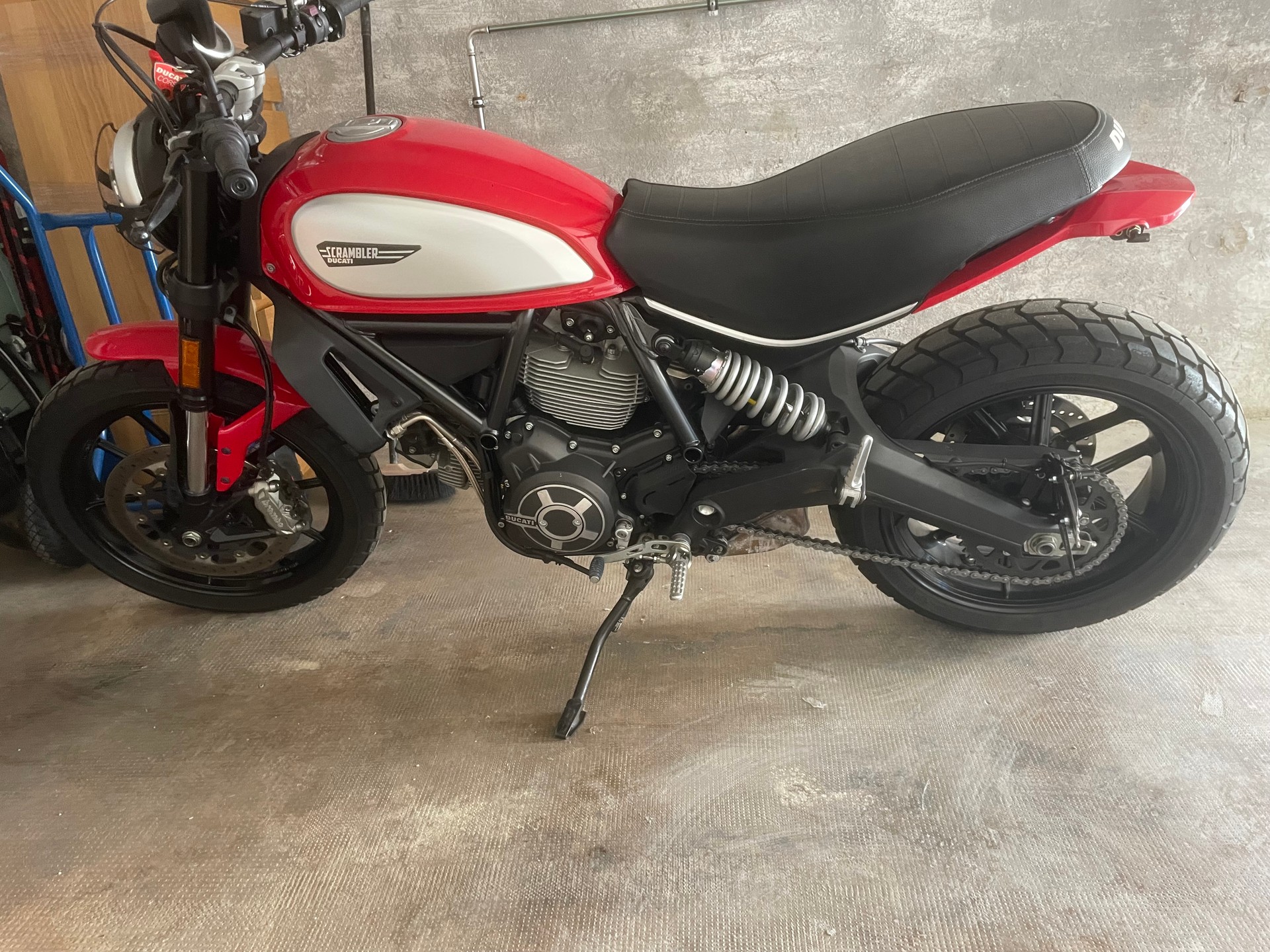 DUCATI Icon