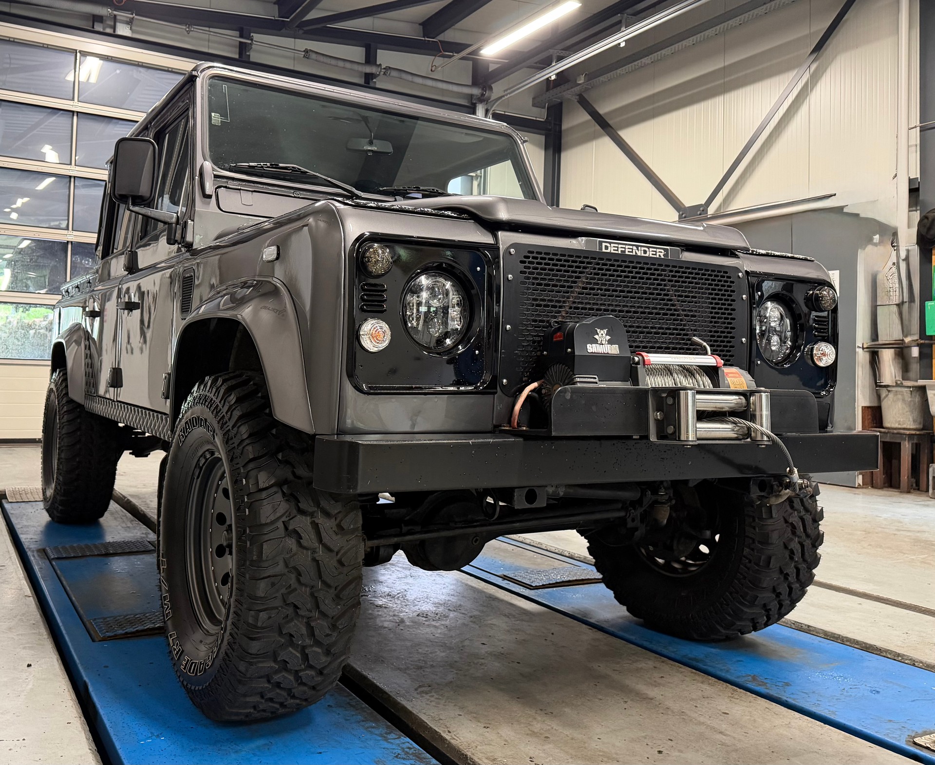 LAND ROVER Defender 110 2.5Td5-image-5