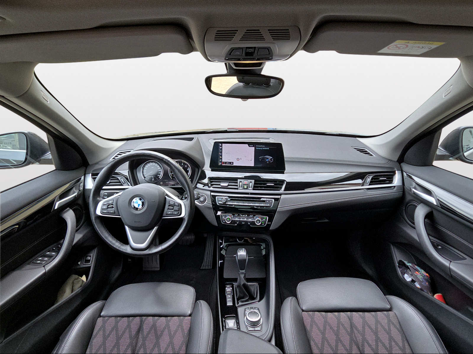 BMW X1 xDrive 25e xLine Steptronic-showroom-element-3