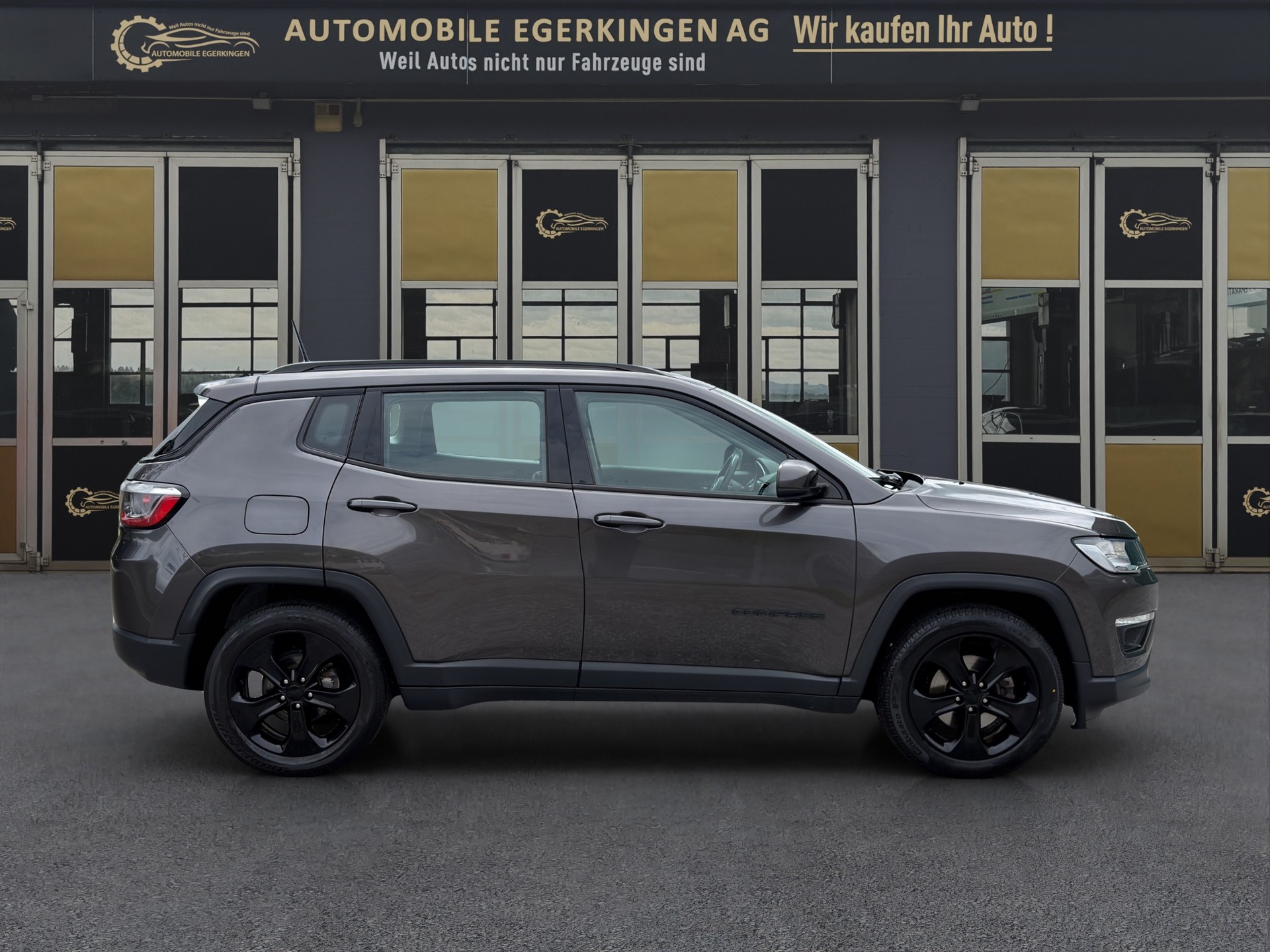 JEEP Compass 1.4 Turbo Night Eagle-showroom-element-3