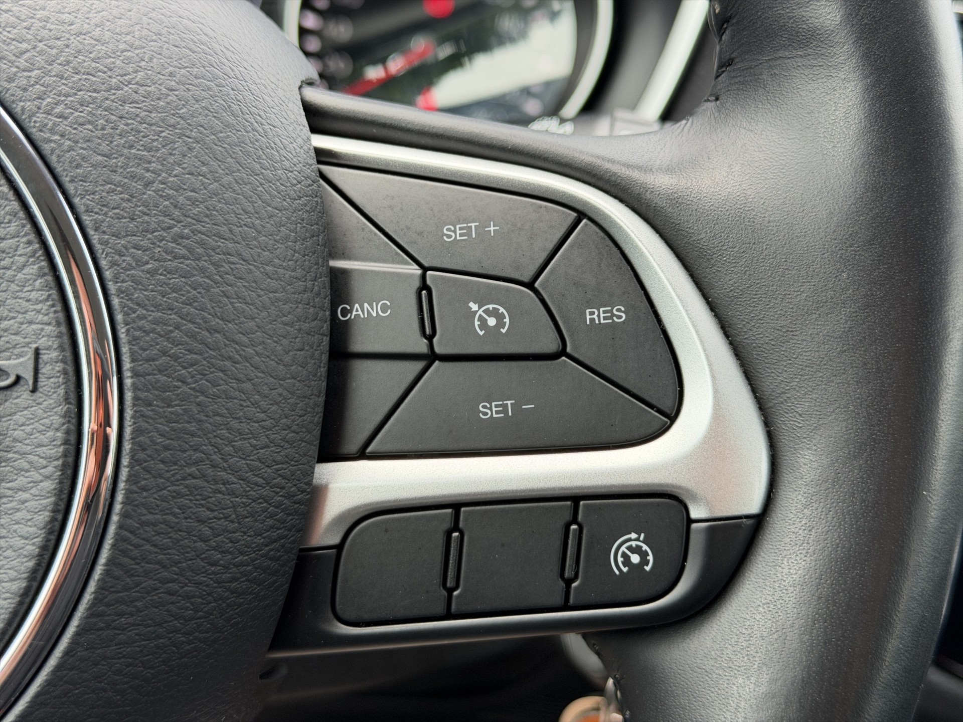 JEEP Compass 1.4 Turbo Night Eagle-image-17