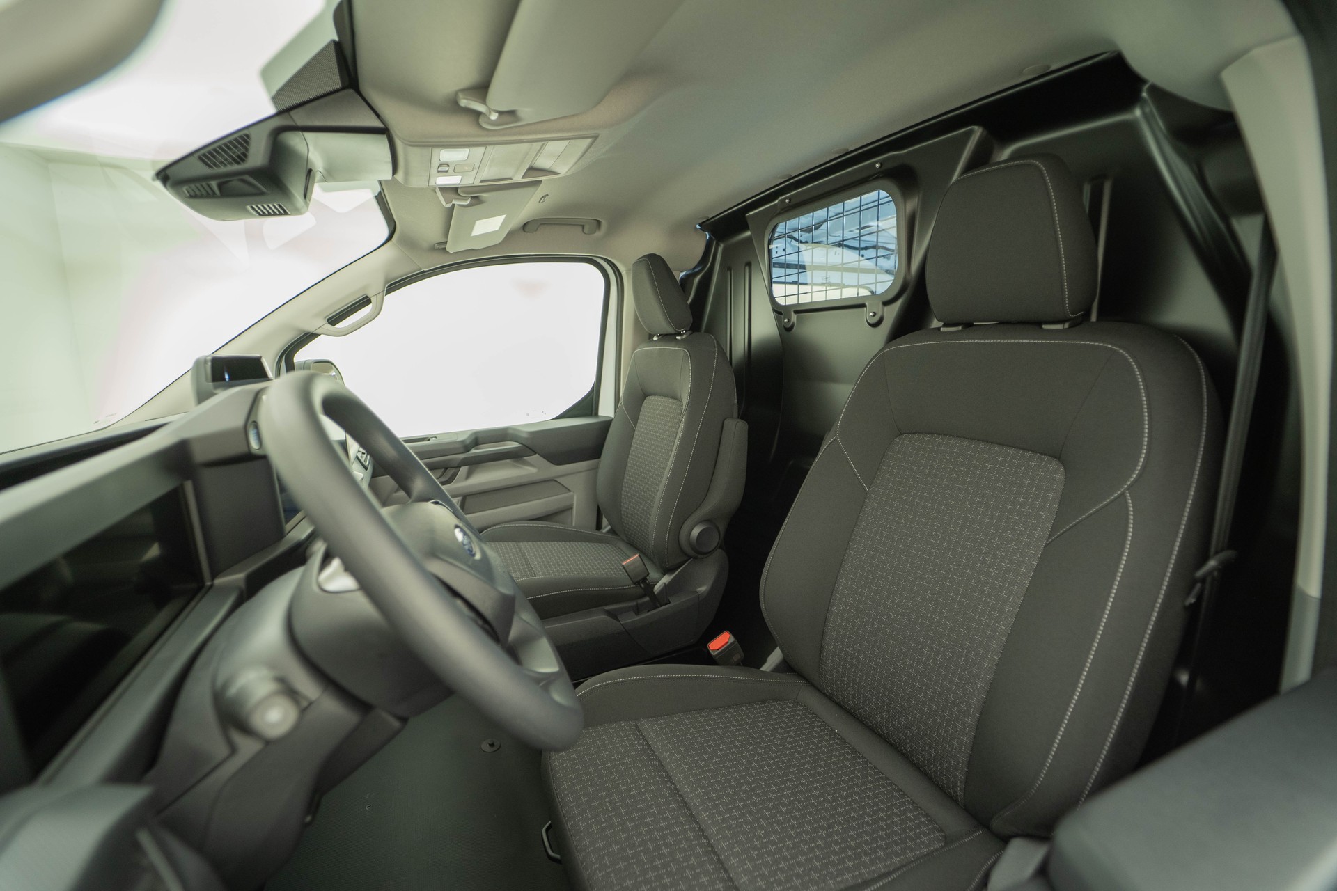 FORD Transit C Van 320 L1 2.0 EcoBlue 170 Trend 4x4-image-6