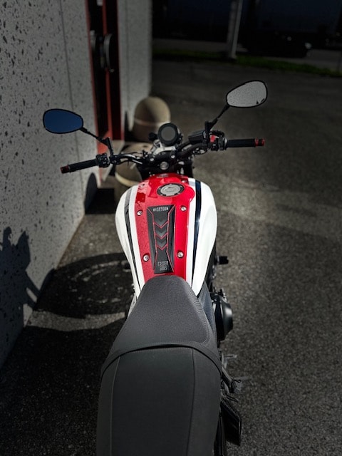 YAMAHA XSR 900-image-4
