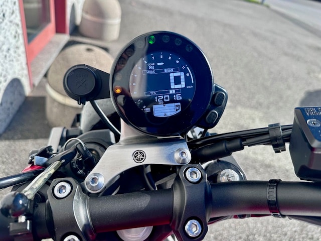 YAMAHA XSR 900-image-6