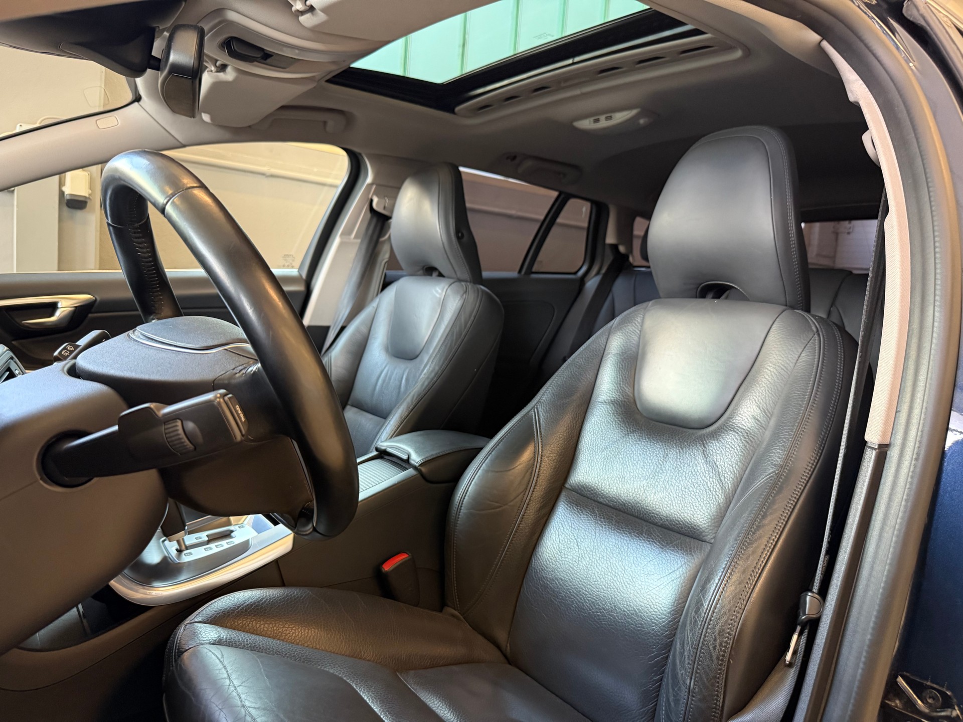 VOLVO V60 T5 Summum Powershift-image-11