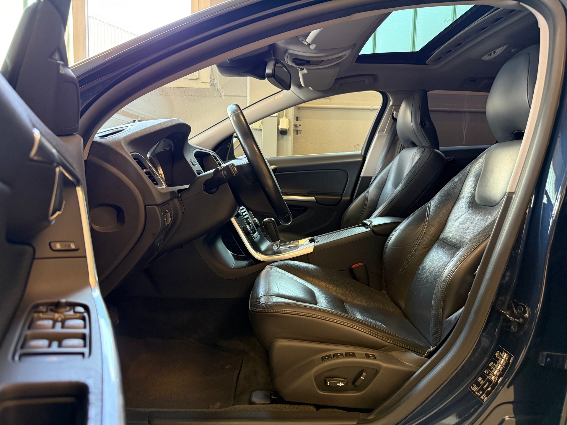 VOLVO V60 T5 Summum Powershift-image-9