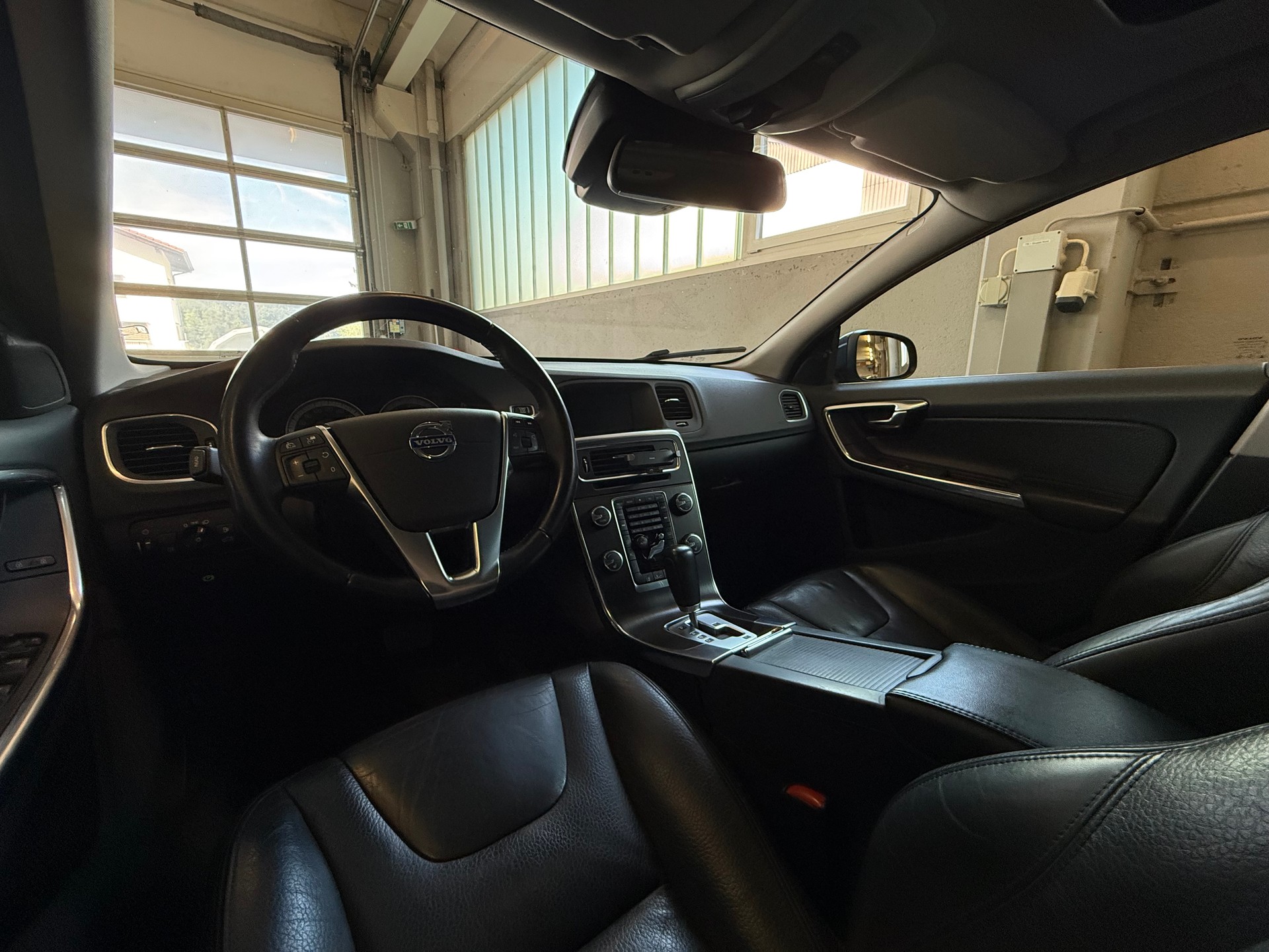 VOLVO V60 T5 Summum Powershift-image-13