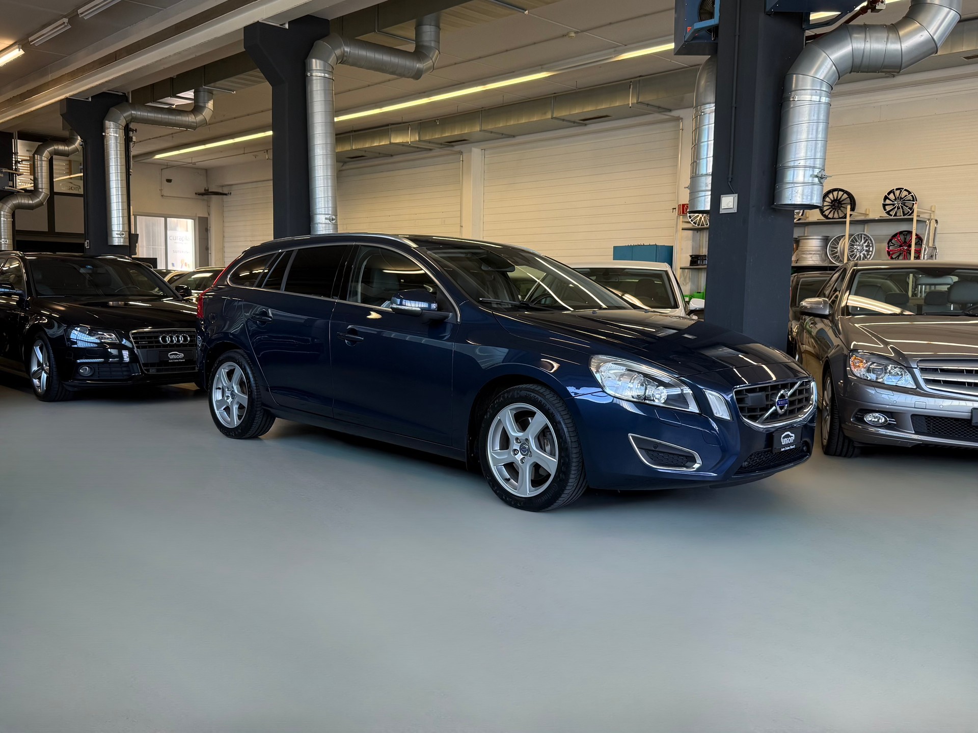 VOLVO V60 T5 Summum Powershift-image-1