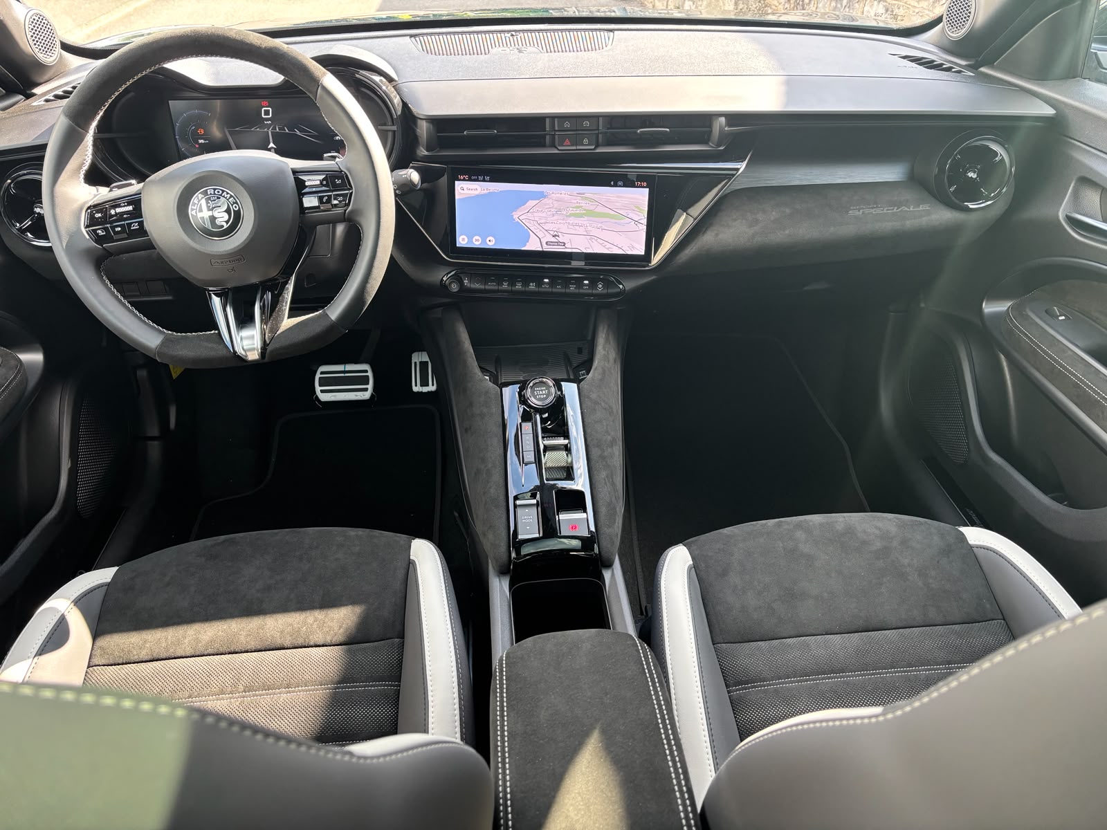 ALFA ROMEO Junior 1.2 48V Hybrid Q4 Sport Spéciale-image-8