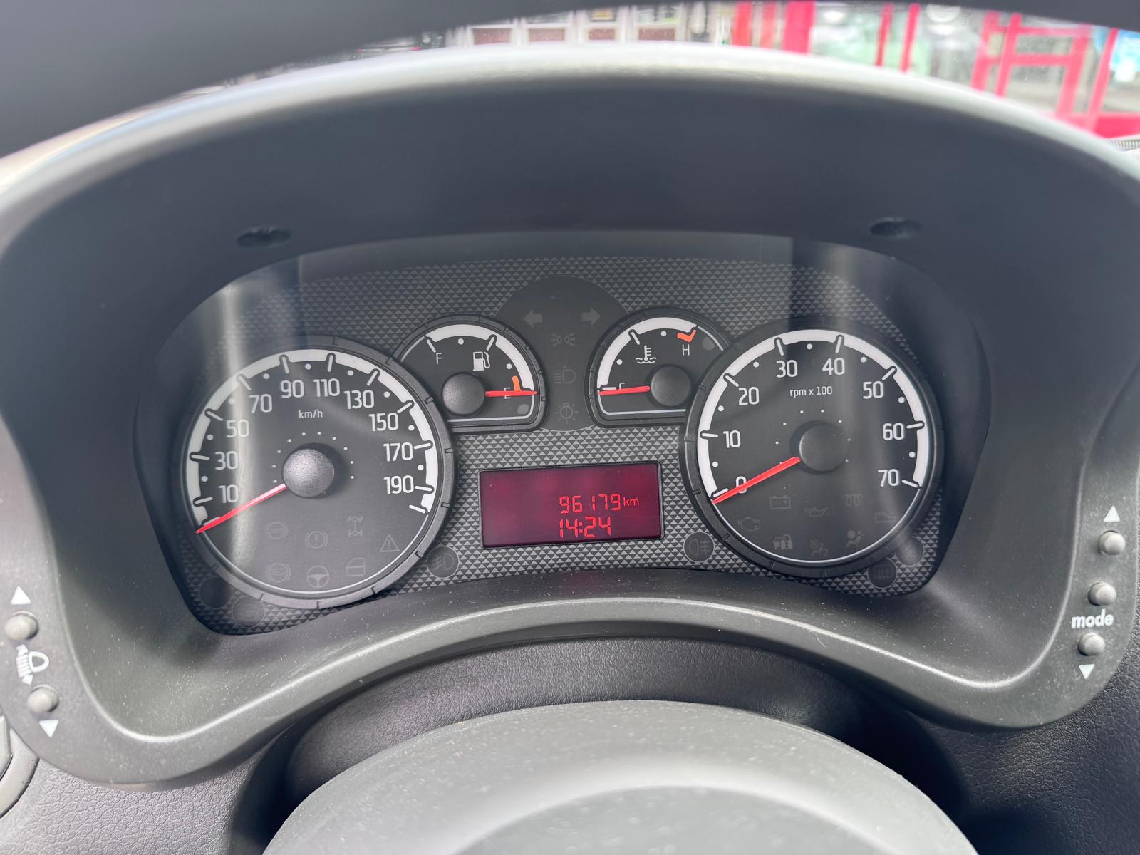FIAT Panda 1.3 16V JTD Climbing 4x4-image-17