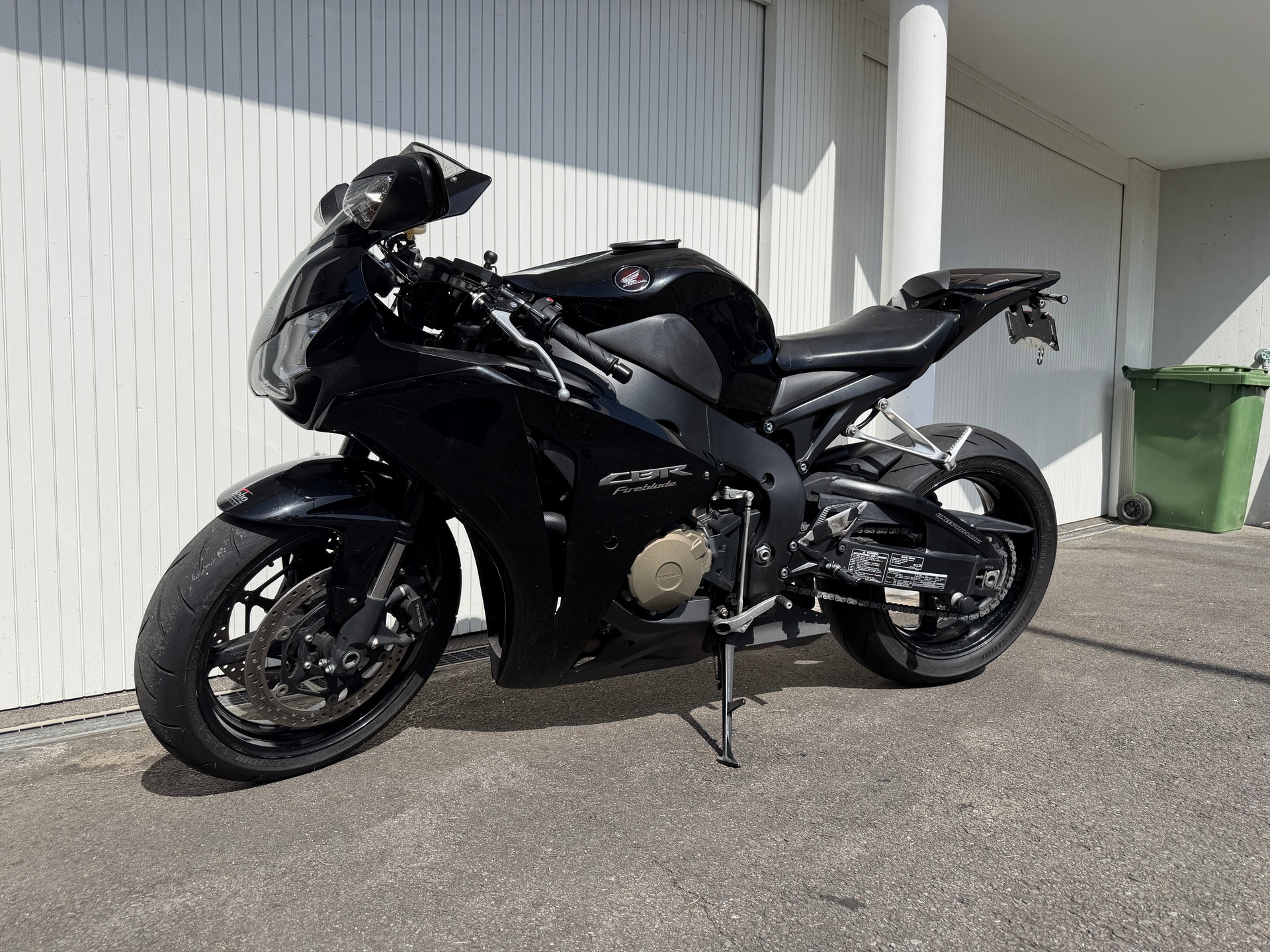 HONDA CBR 1000 RR Fireblade-image-1