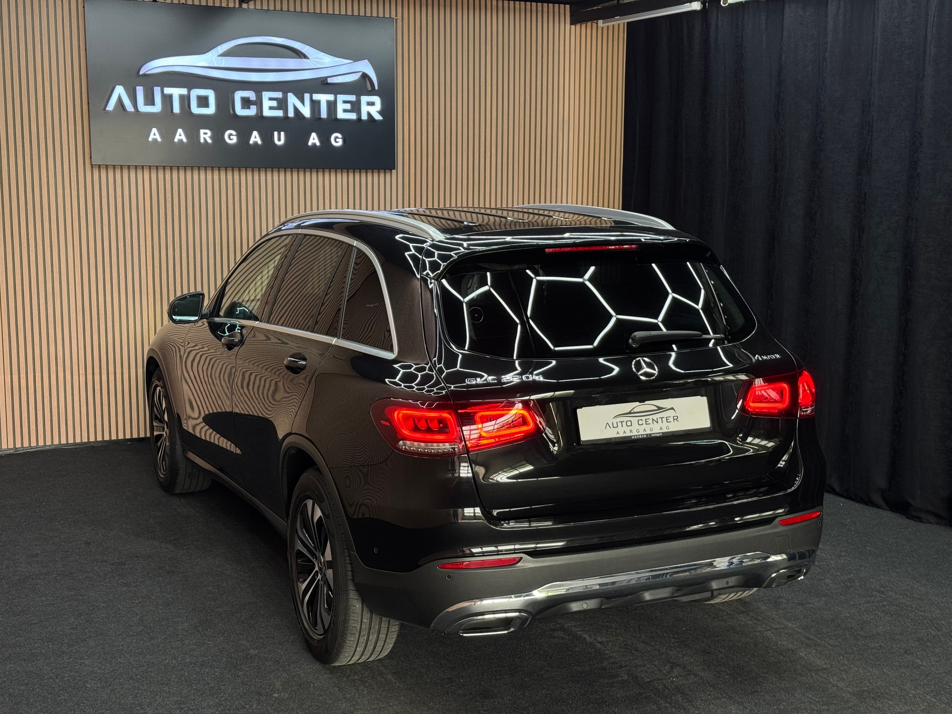 MERCEDES-BENZ GLC 220 d 4m | 1 Jahr Garantie | Facelift | *ab CHF 249.-/ Monat*-showroom-element-3