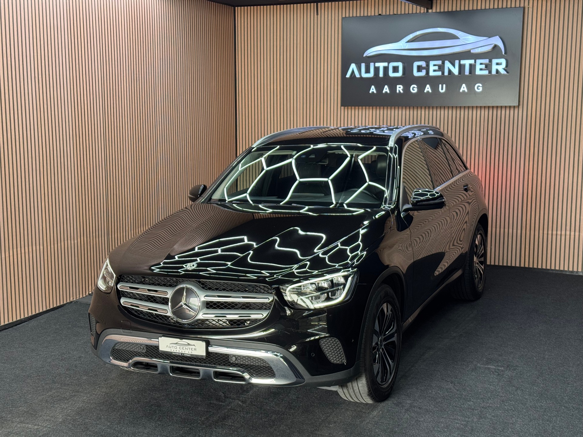 MERCEDES-BENZ GLC 220 d 4m | 1 Jahr Garantie | Facelift | *ab CHF 249.-/ Monat*-showroom-element-2