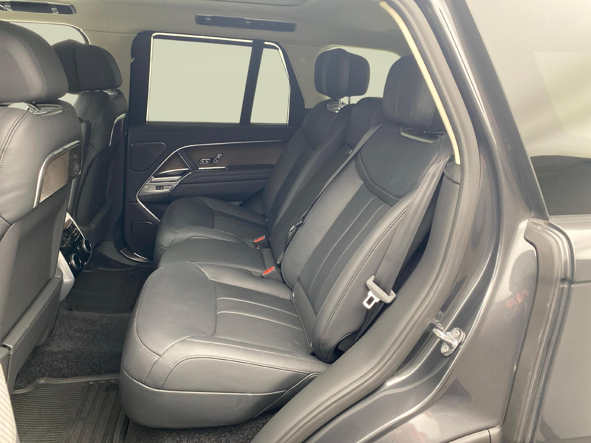 LAND ROVER Range Rover 4.4 V8 Autobiography-showroom-element-3