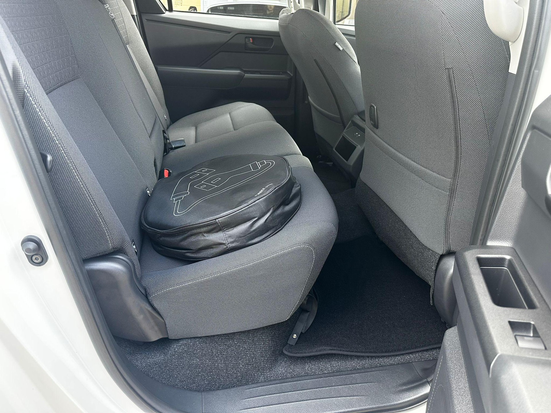 TOYOTA Hilux Double Cab.-Pick-up 59KWh Comfort-image-11